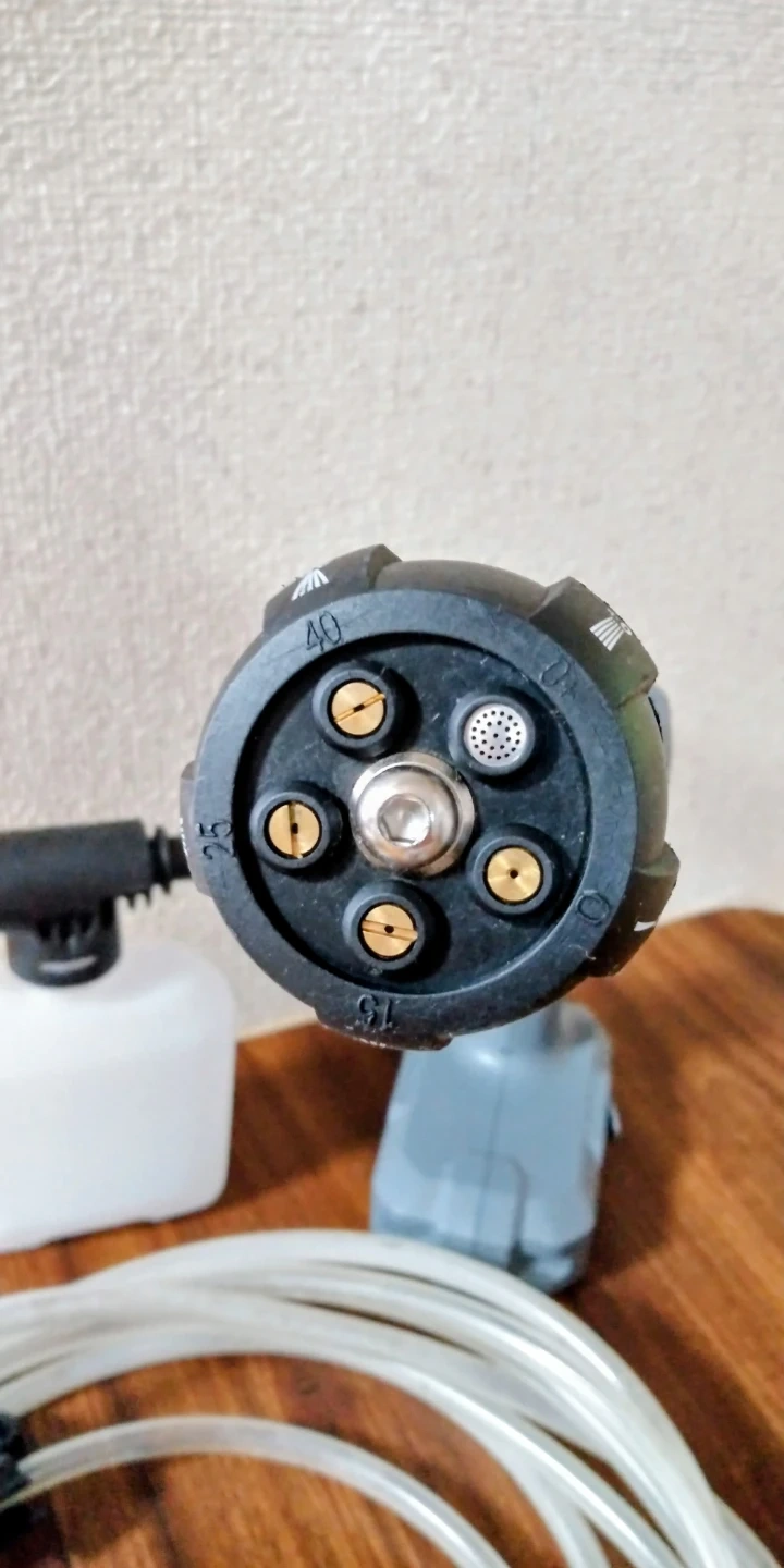 アイリスオーヤマ 充電式高圧ハンディウォッシャーの写真2枚目