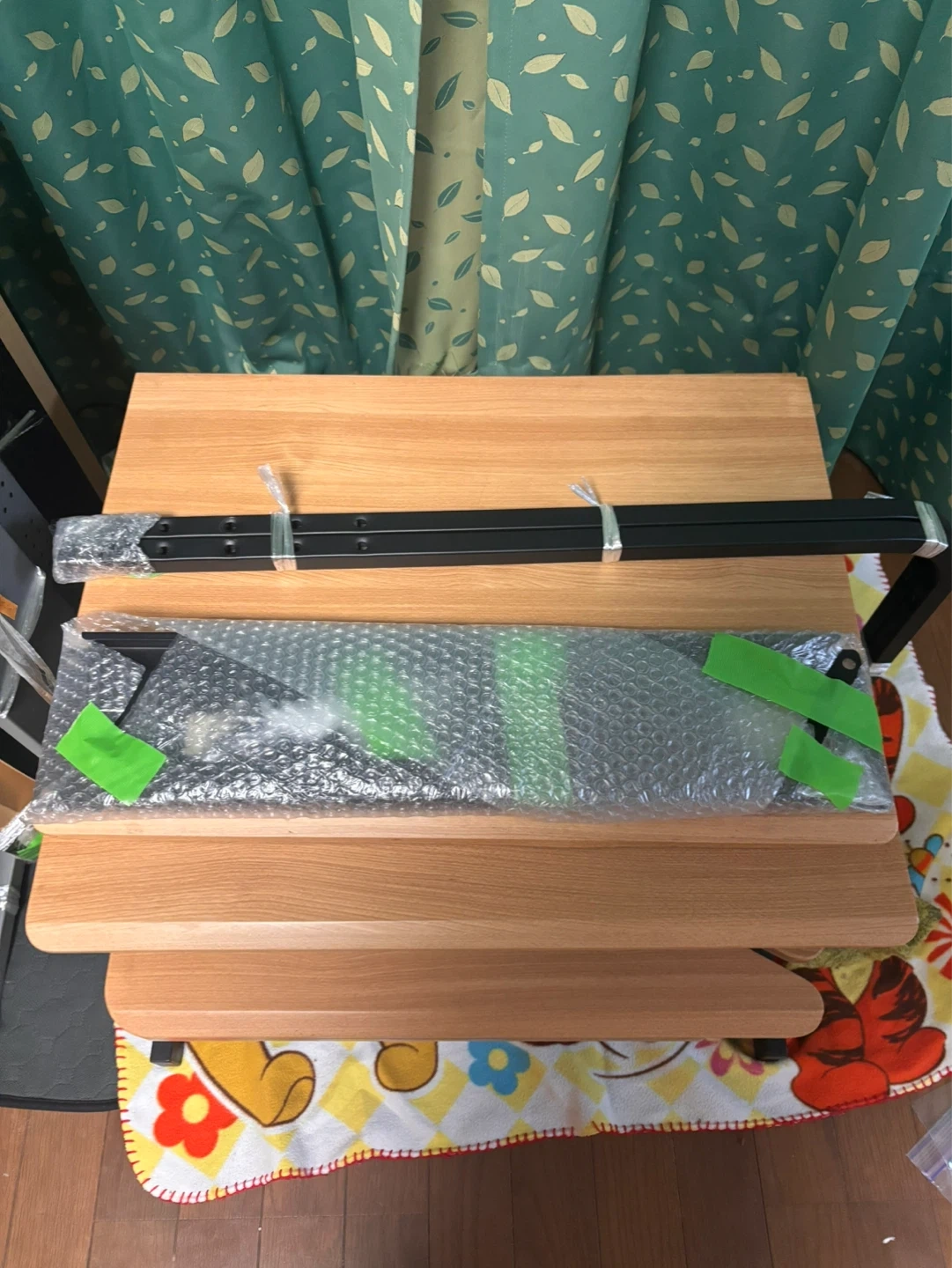 パソコンローデスク木目調机 【座椅子使用で作業しやすいです。】の写真5枚目