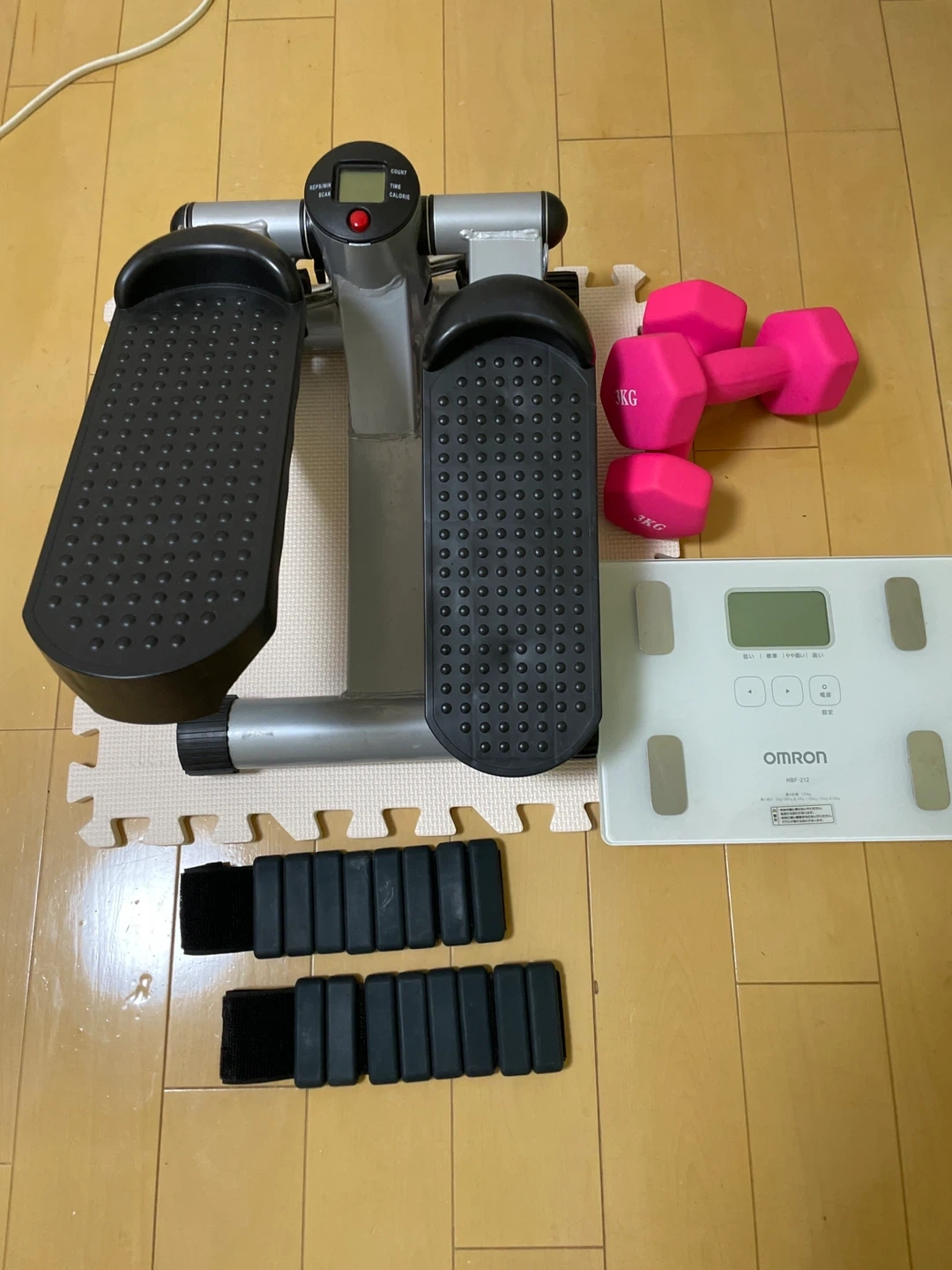 ステッパー 、オムロン体重計、ダンベル3kg×2個 バングルセット