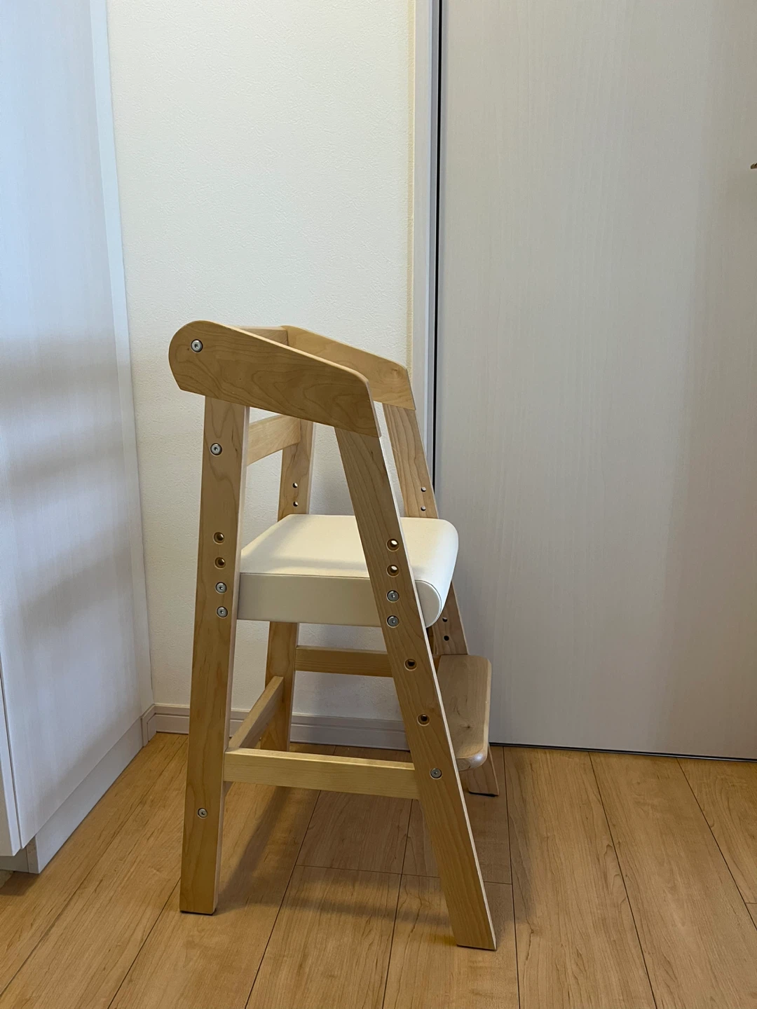 【新品未使用】子供椅子　キッズチェア 高さ調整可能の写真2枚目