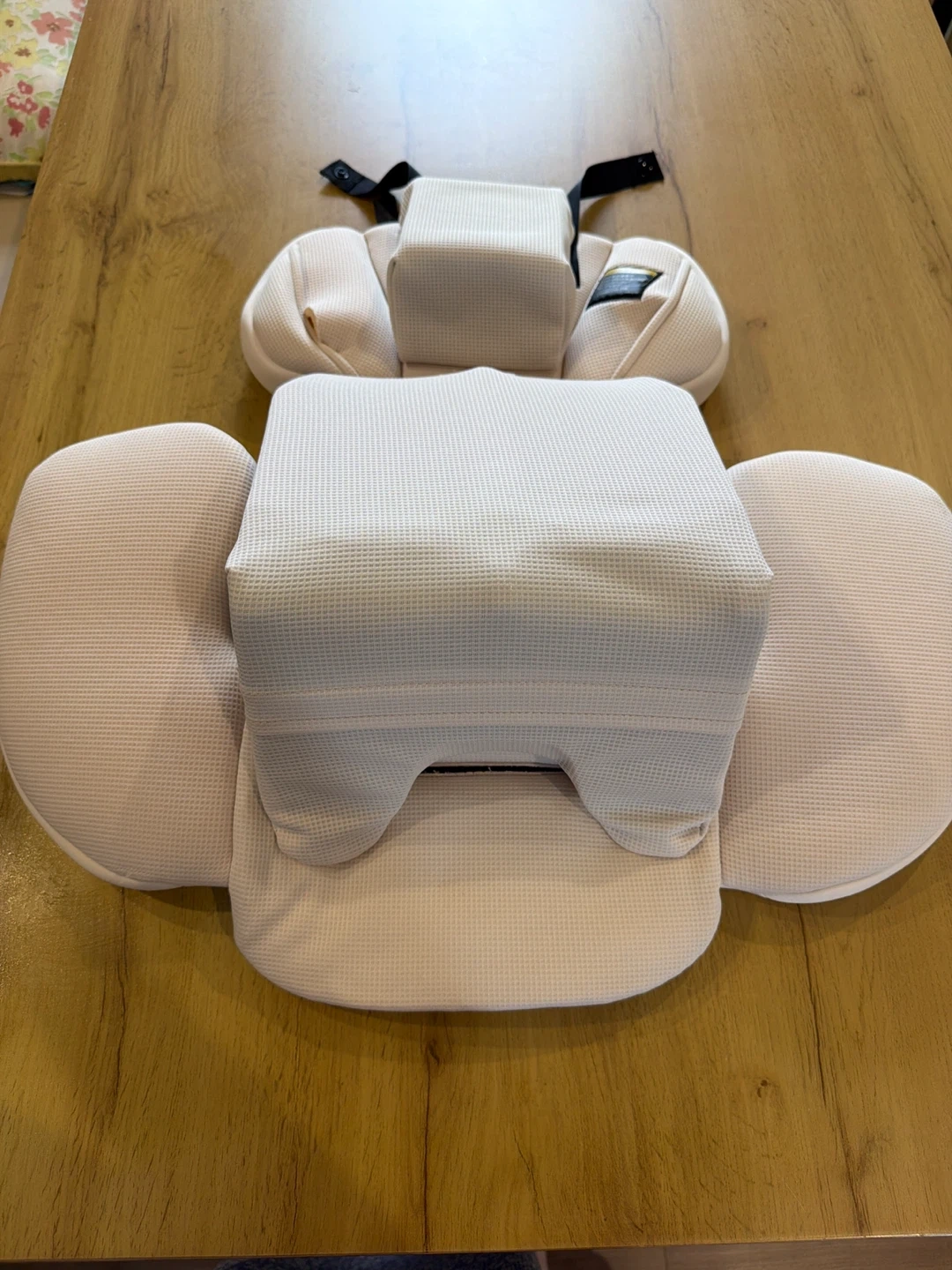 コンビ チャイルドシート ISOFIX 回転式の新生児用の中敷きの写真2枚目