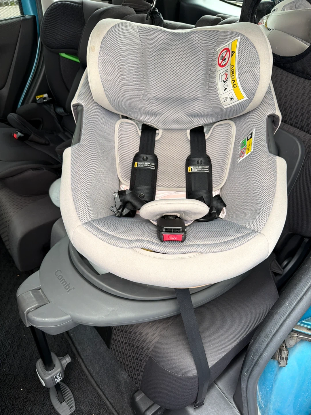 コンビ チャイルドシート ISOFIX 回転式の新生児用の中敷きの写真3枚目