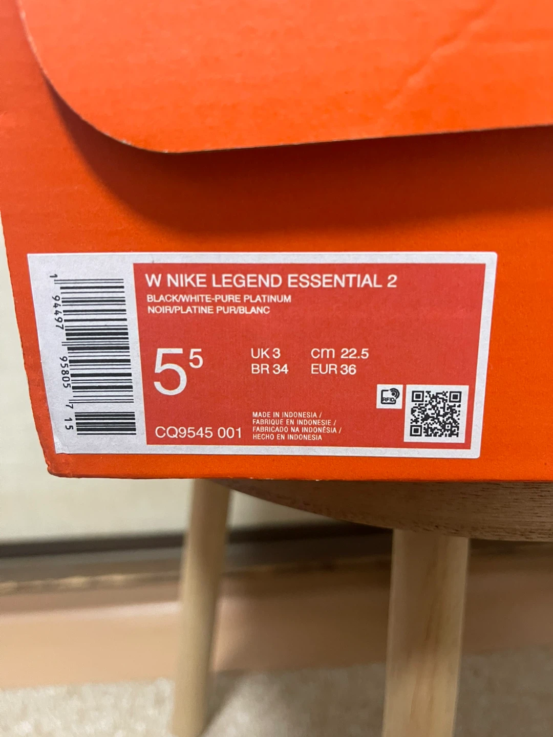 NIKE レジェンド エッセンシャル2 ブラック 22.5cmの写真2枚目