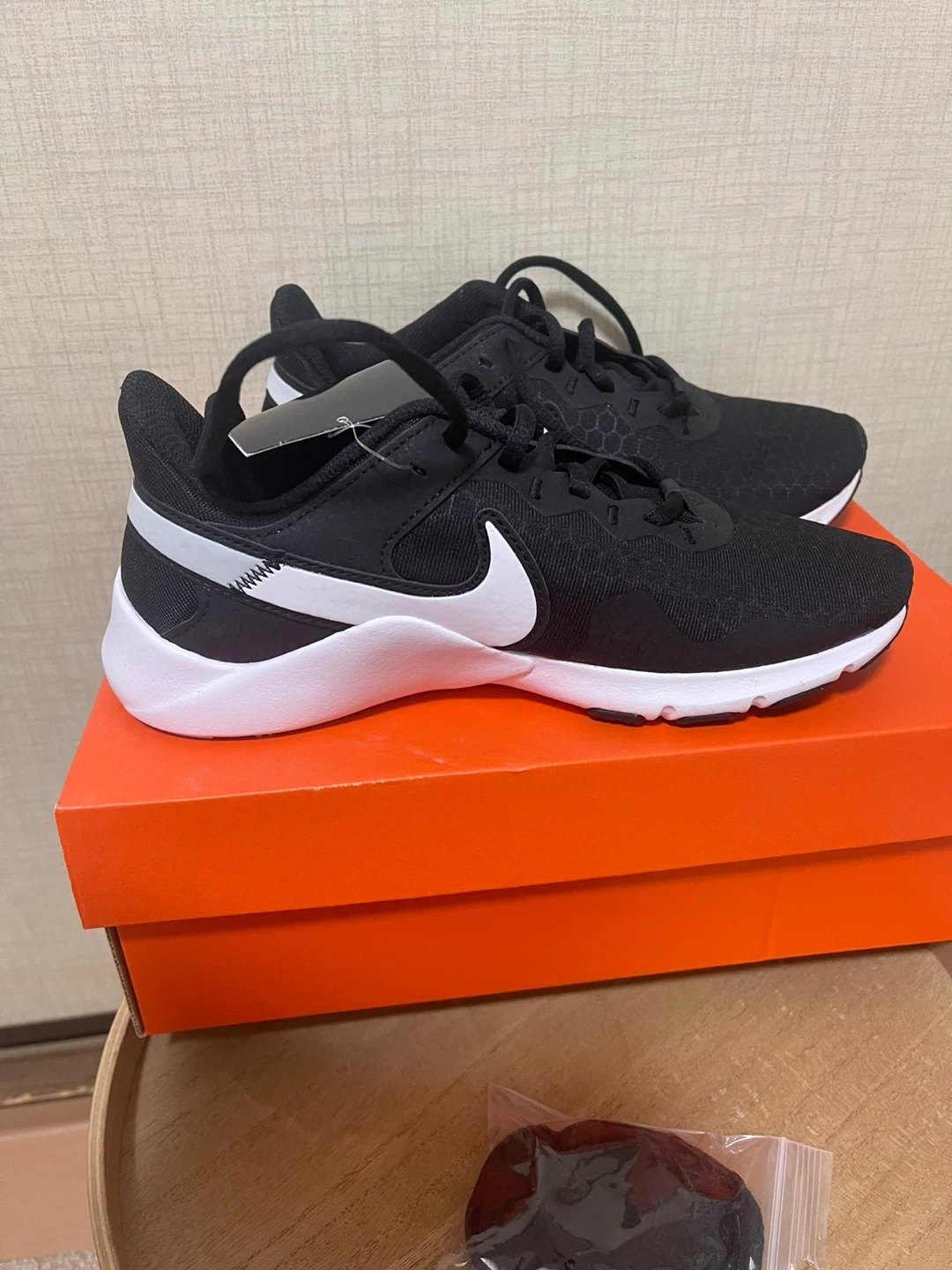 NIKE レジェンド エッセンシャル2 ブラック 22.5cmの写真5枚目