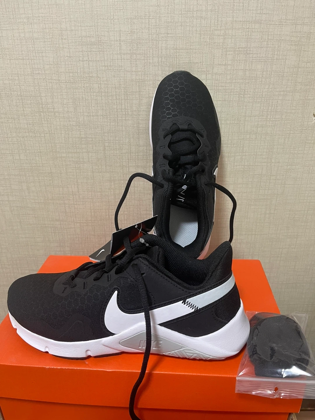 NIKE レジェンド エッセンシャル2 ブラック 22.5cmの写真7枚目