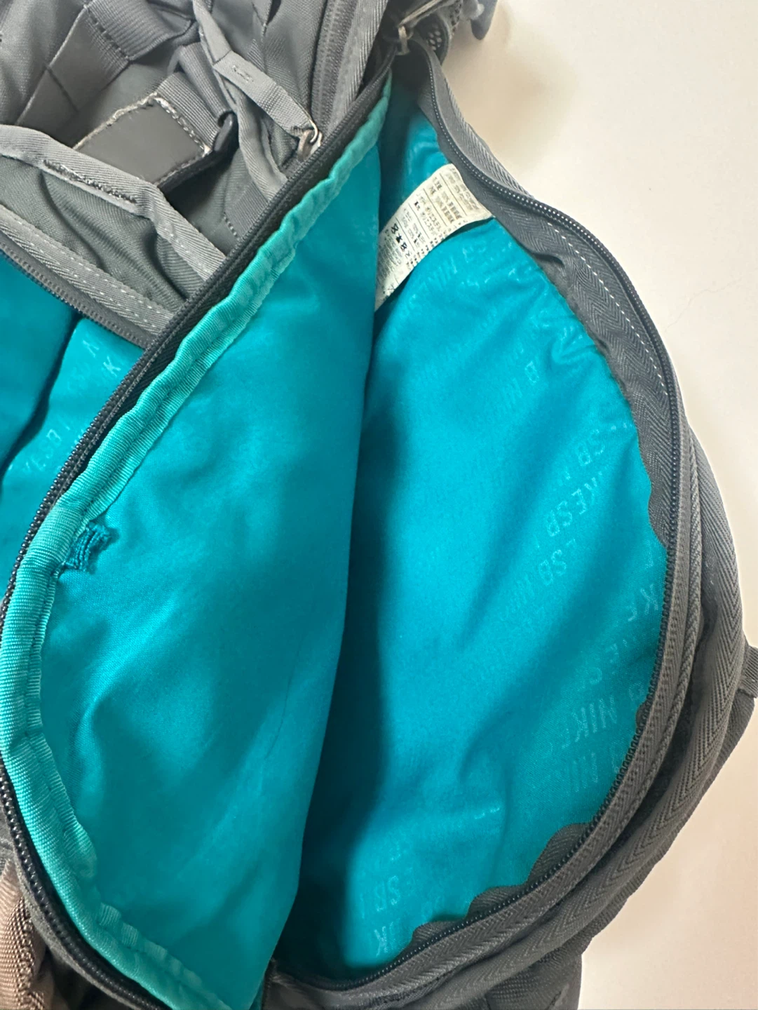 ナイキSB リュック バックパック グレーの写真5枚目