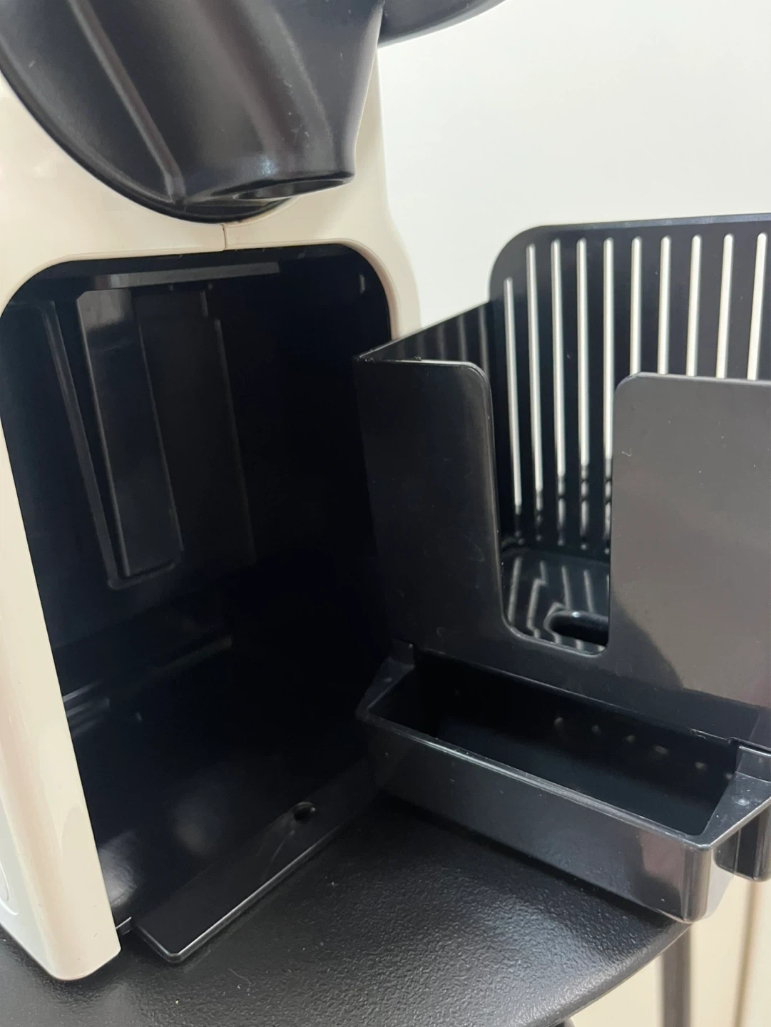 NESPRESSO コーヒーメーカー C40☕️の写真3枚目
