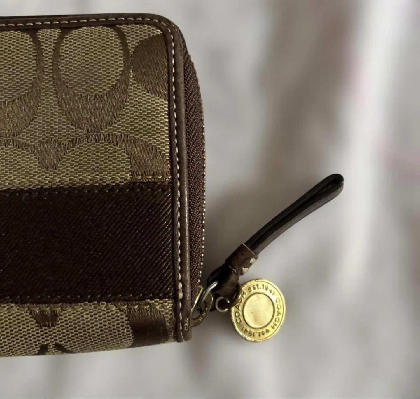 【美品】 Coach ロゴ入り 長財布 ブラウンの写真2枚目