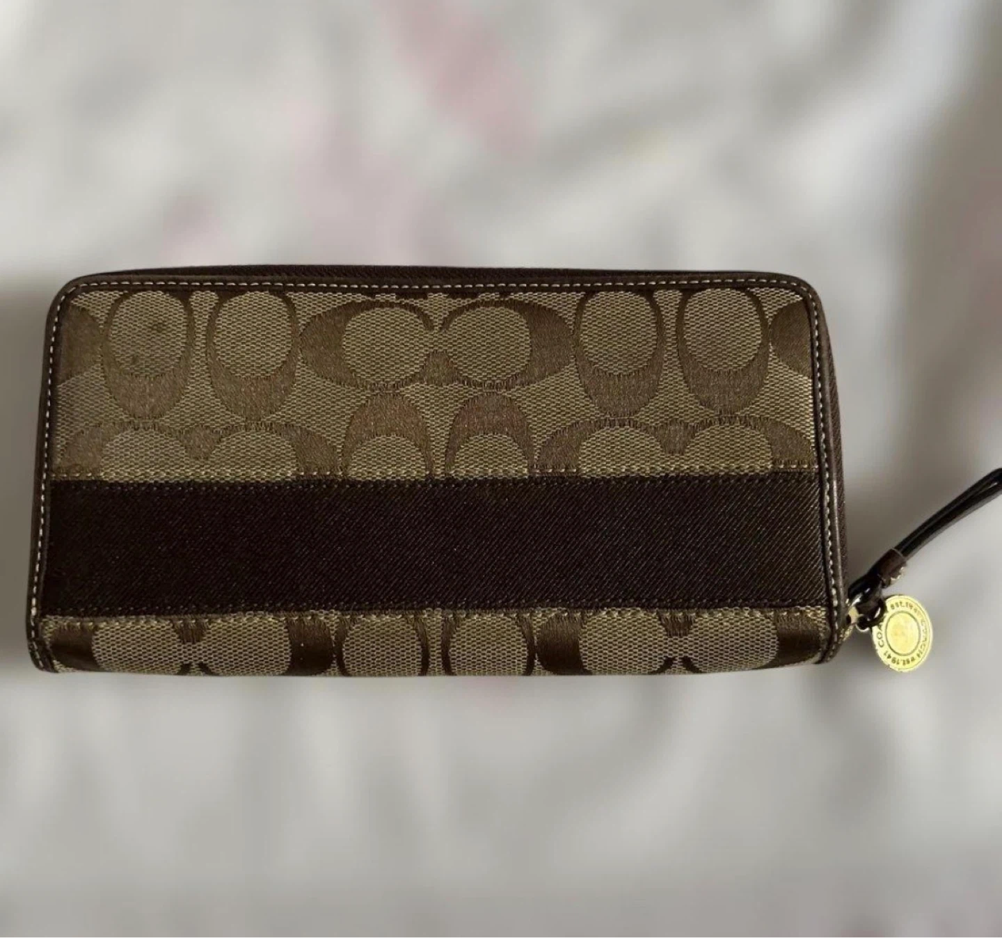 【美品】 Coach ロゴ入り 長財布 ブラウン
