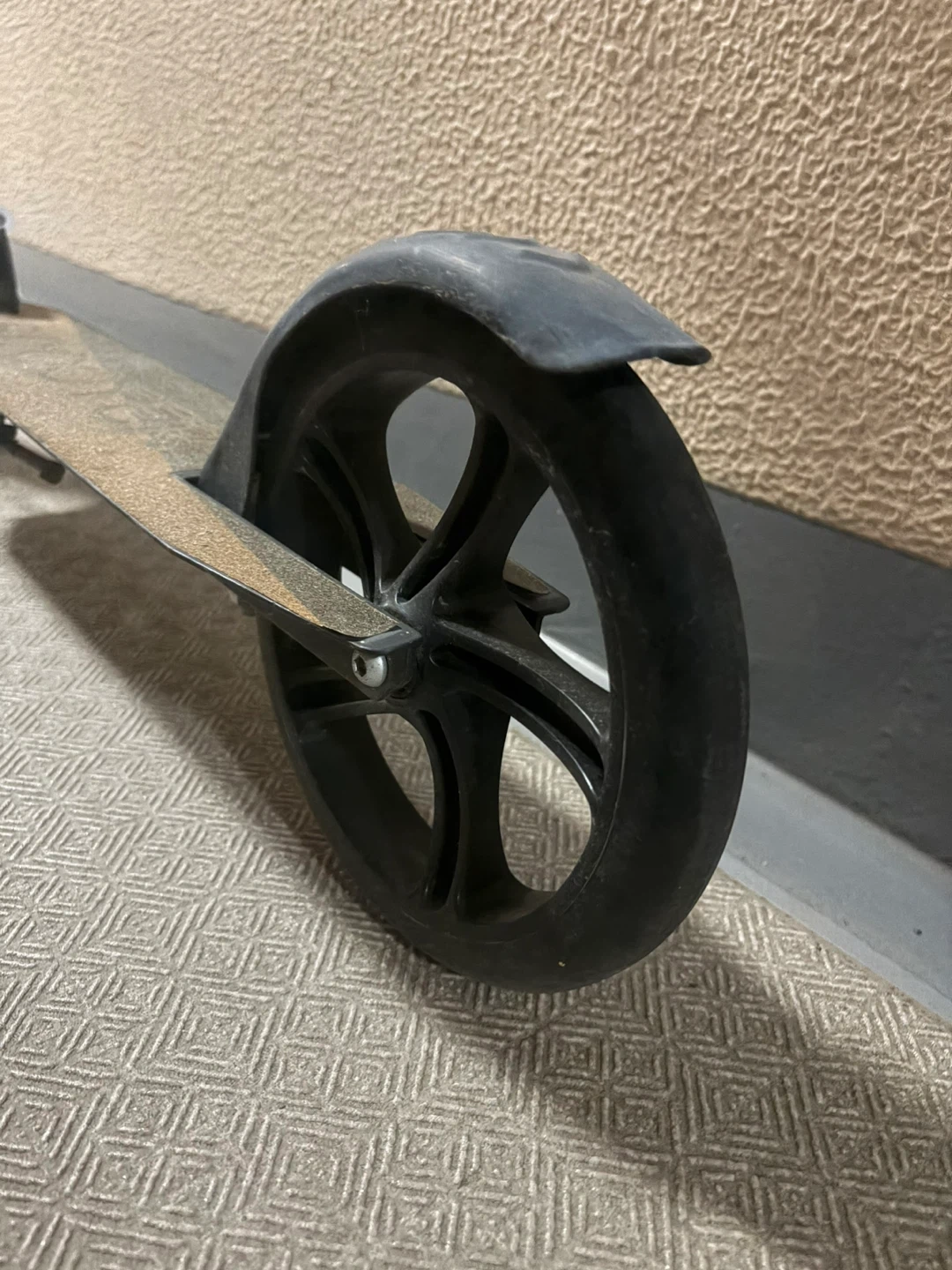 キックボードとリップスティクのセットの写真3枚目