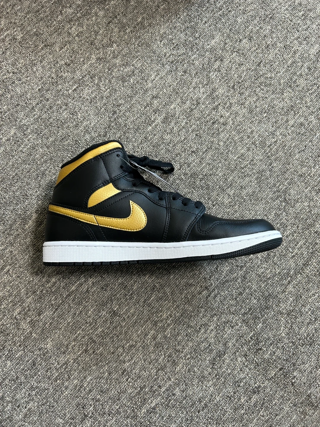 ⭕️今だけ価格 新品正規品 Nike Air Jordan 1 Mid ナイキエアジョーダンの写真4枚目