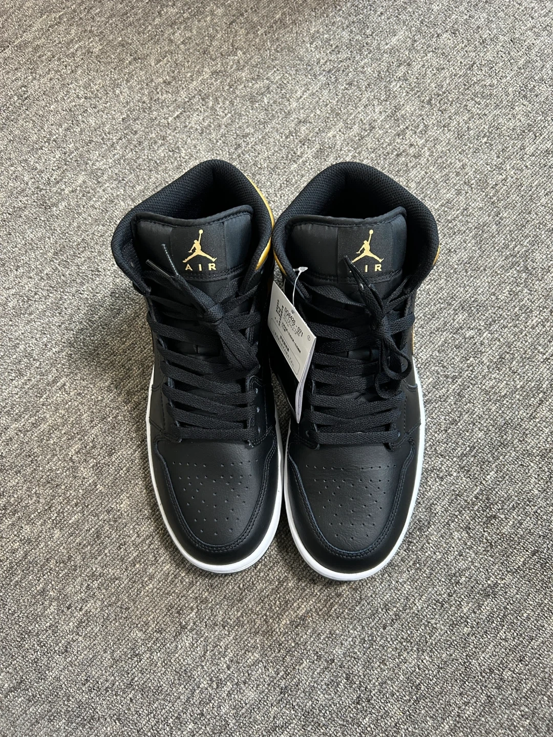 ⭕️今だけ価格 新品正規品 Nike Air Jordan 1 Mid ナイキエアジョーダンの写真2枚目
