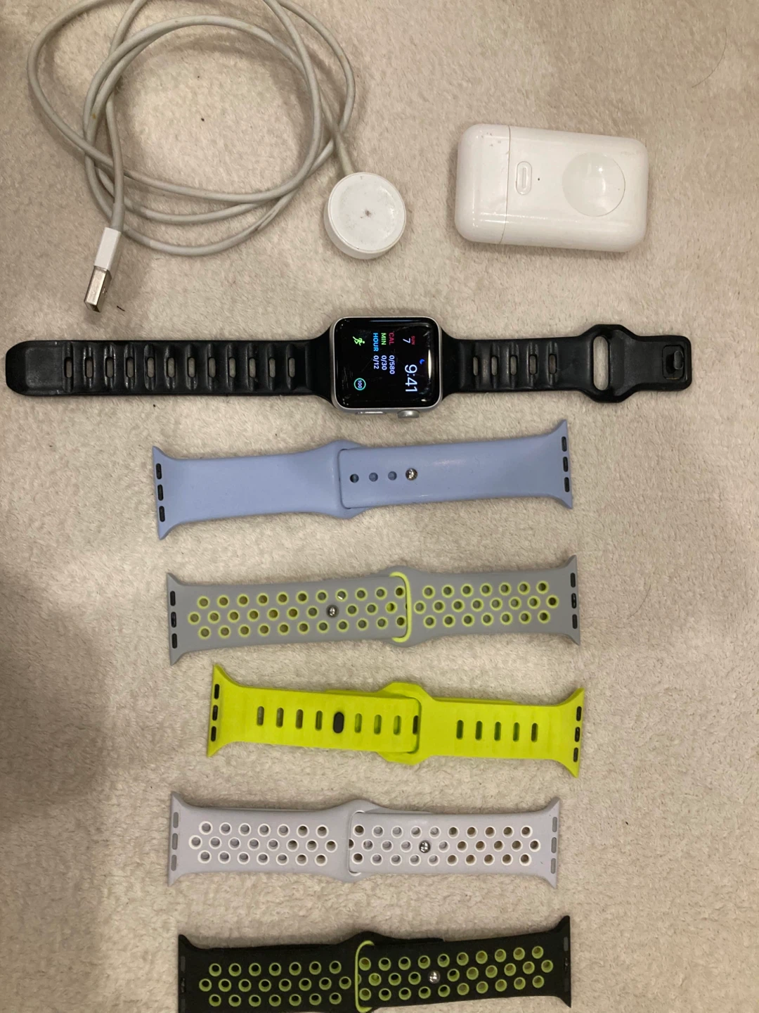 アップルウォッチ シリーズ2 38mm 本体と交換ベルトの写真2枚目
