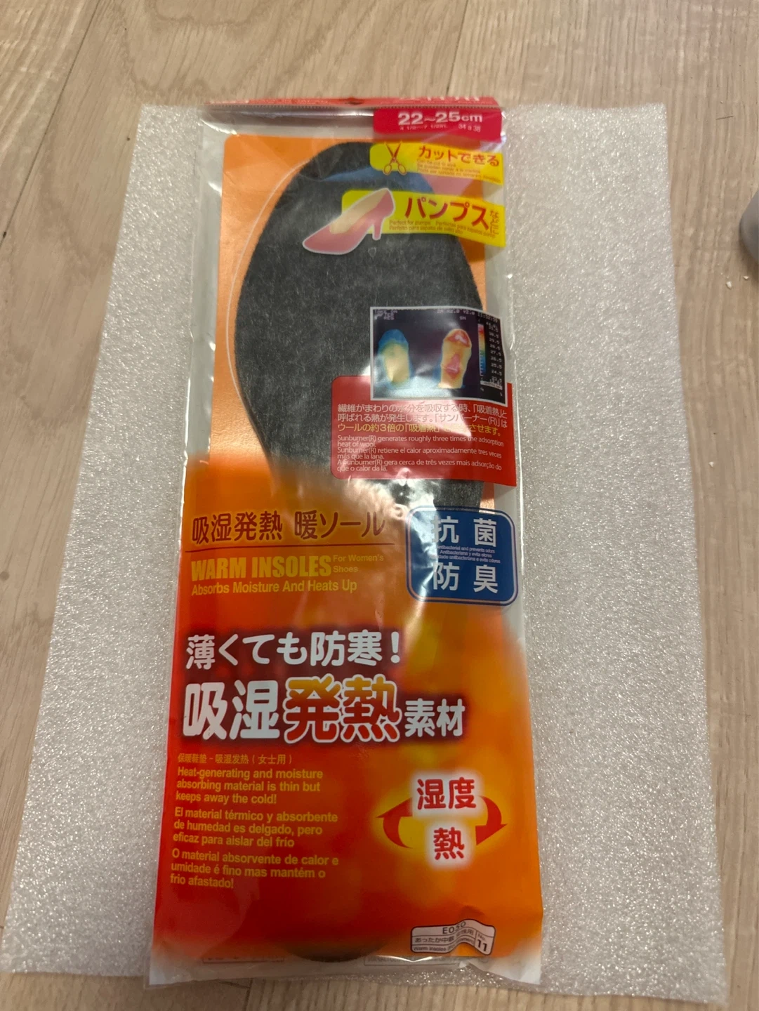 ダイソー 吸湿発熱中敷き 女性用 22〜25cm