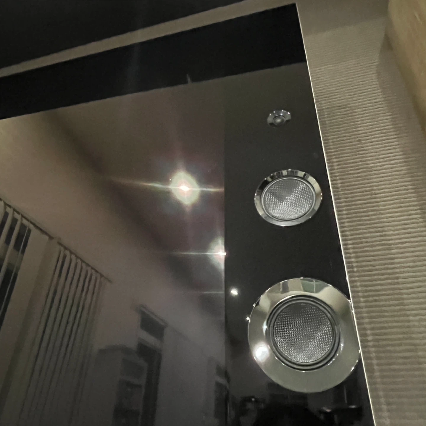 ソニーBRAVIA 55V型大型テレビ サイドスピーカーの写真3枚目