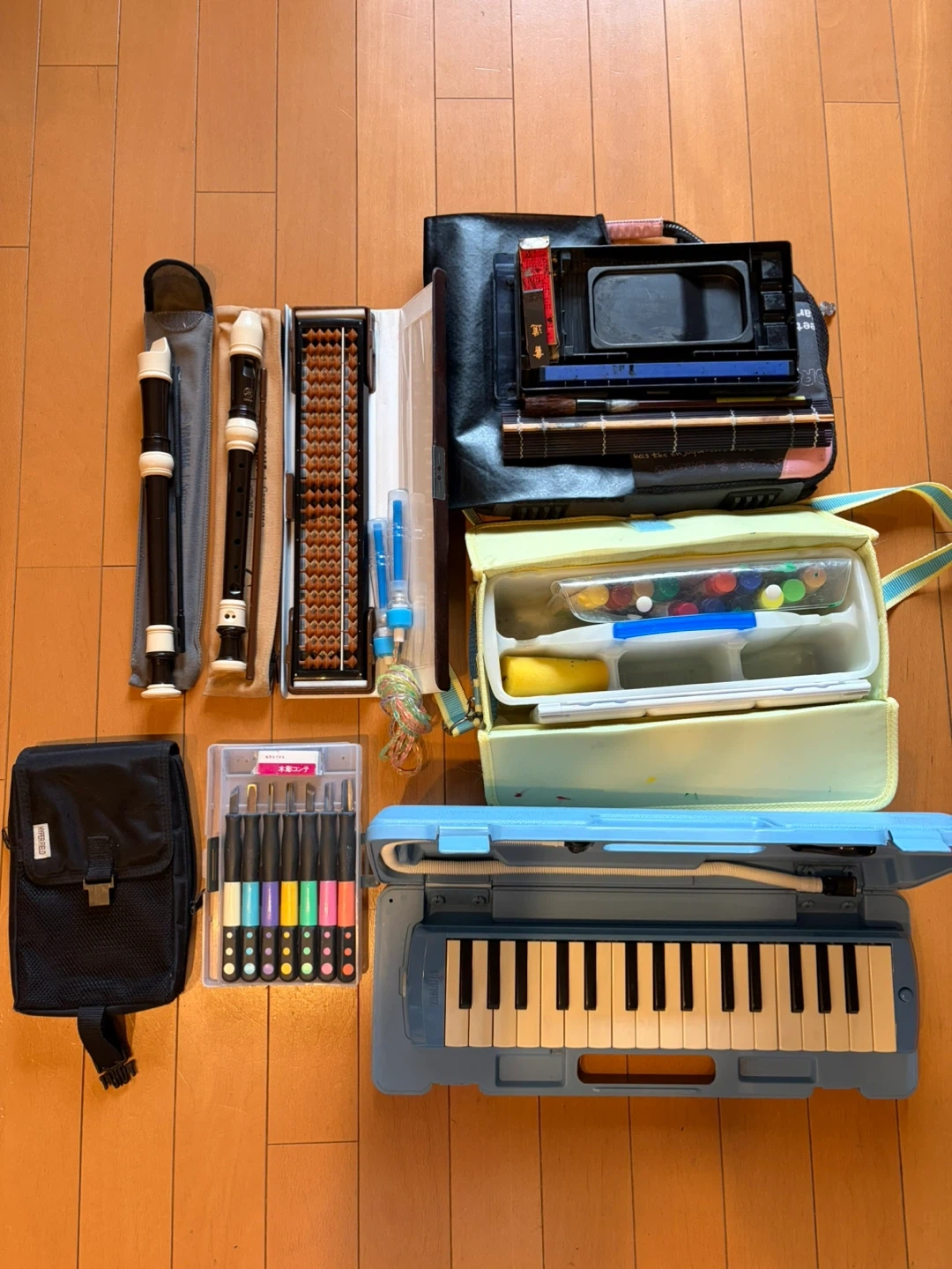 子供学用品一式(used)ピアニカ、縦笛、書道、絵の具、そろばんの写真2枚目