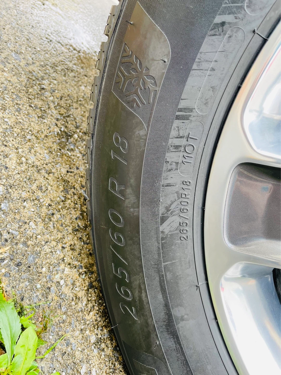 Jeepラングラー【スタッドレス】純正ホイール 265/60R18 タイヤ4本セットの写真3枚目