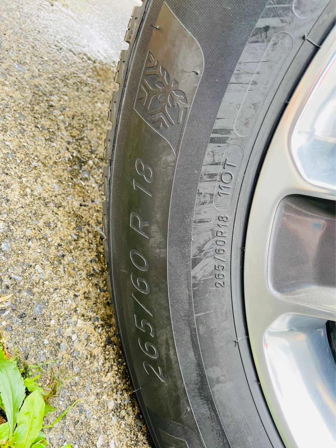 Jeepラングラー【スタッドレス】純正ホイール 265/60R18 タイヤ4本セットの写真3枚目