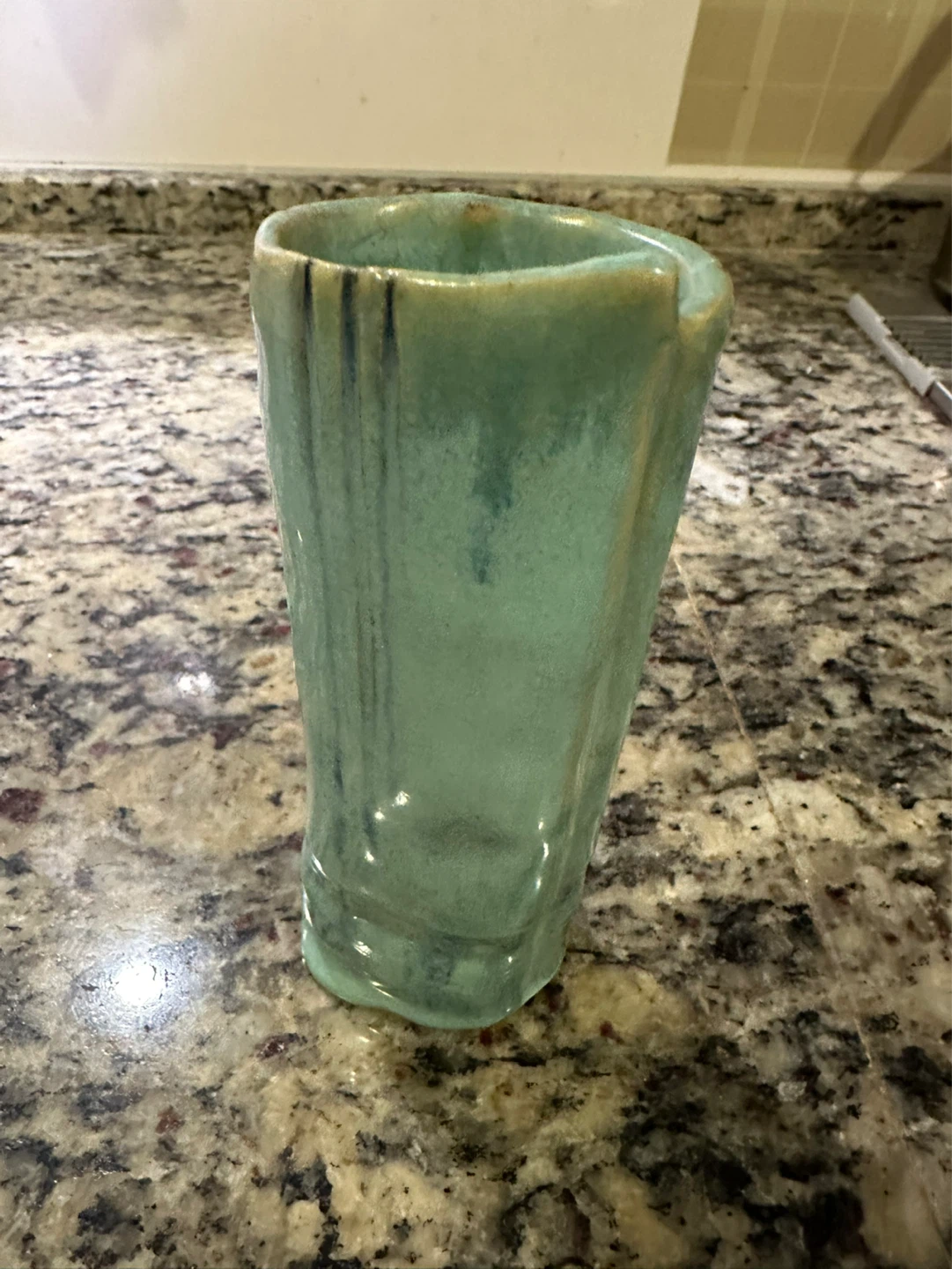 手作り 陶器 花瓶 一輪挿し グリーンの写真2枚目
