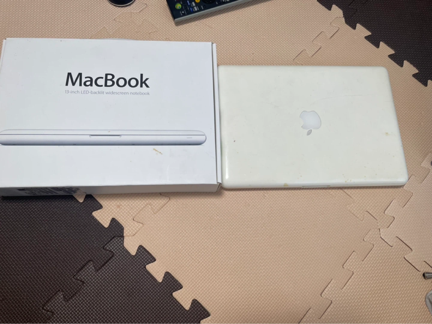 アップル マックブック 13インチ ホワイトの写真2枚目