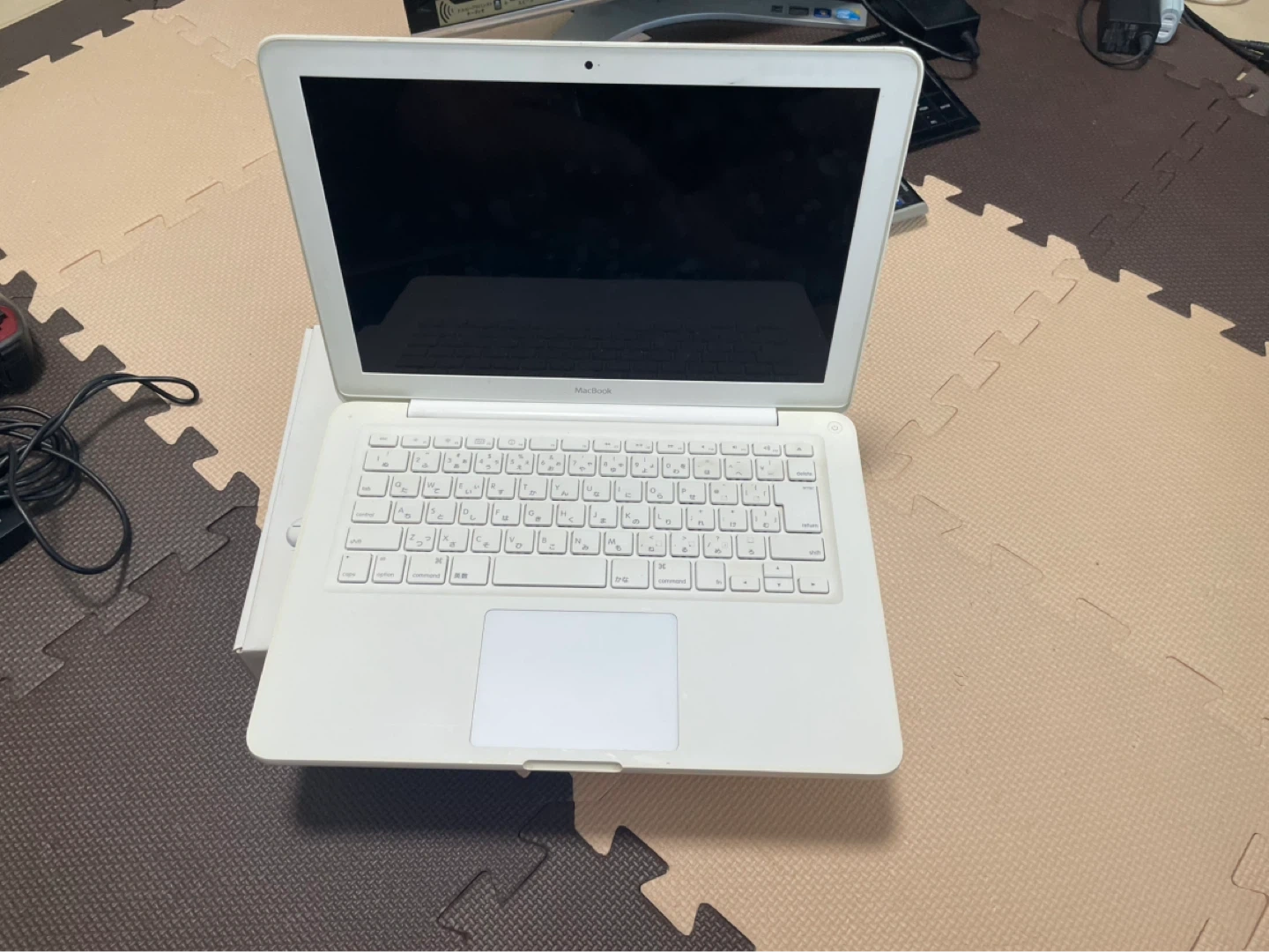 アップル マックブック 13インチ ホワイトの写真3枚目