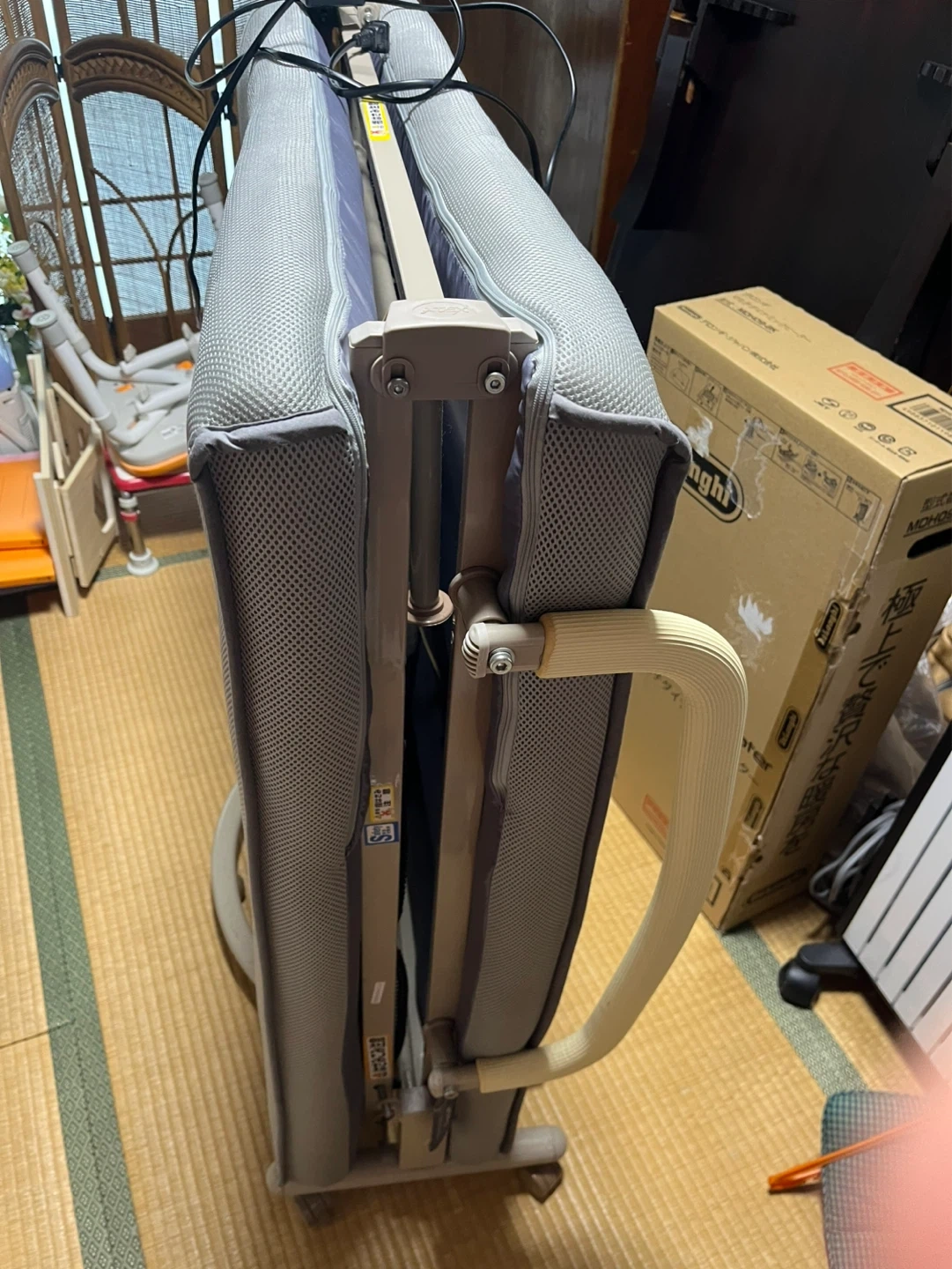 アテックス 電動リクライニングベッド AX-B551Eの写真2枚目