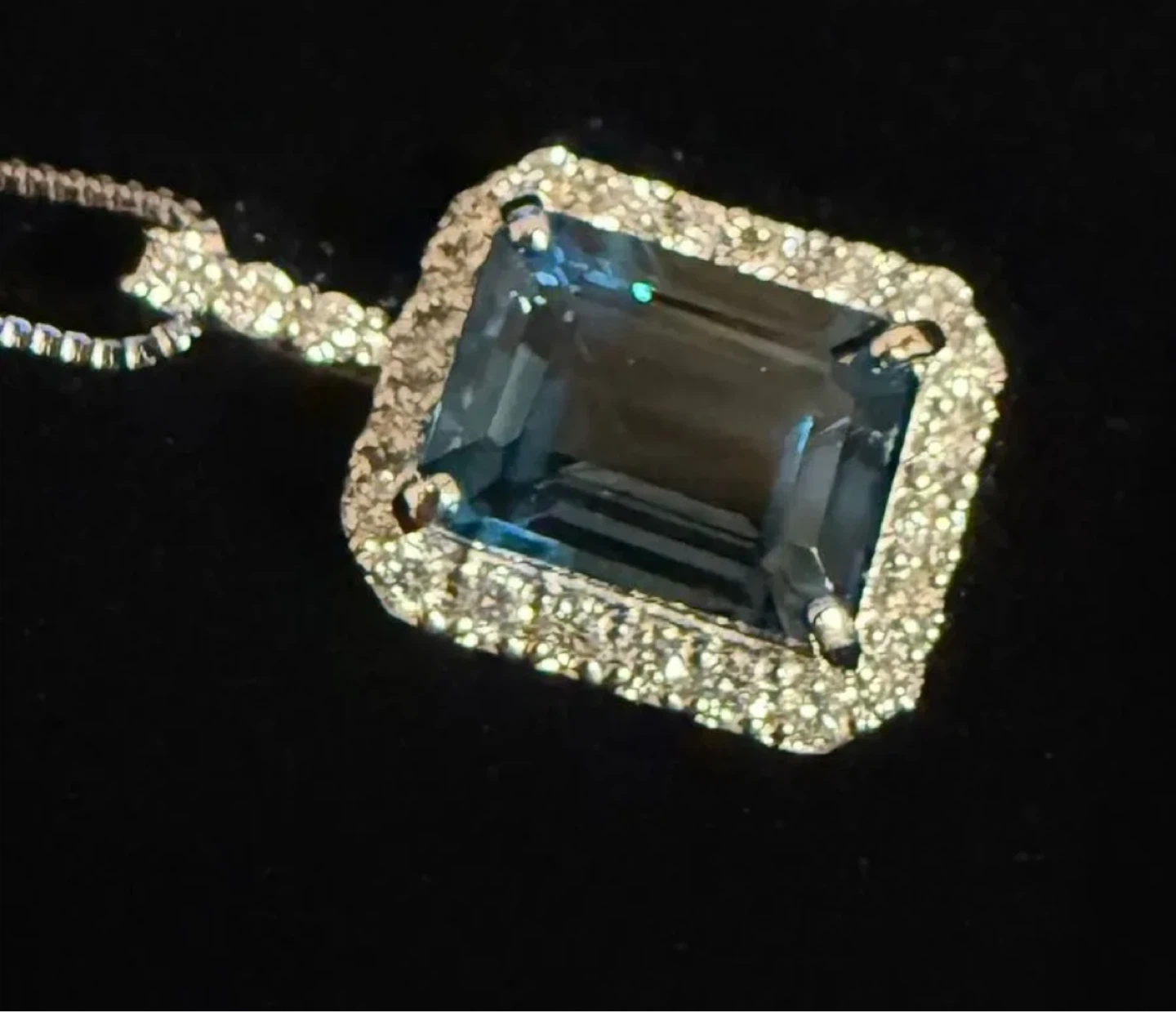 新品　ロンドンブルートパーズ　ネックレス　pt900 プラチナ　メレダイヤ　エメラルドカットの写真3枚目