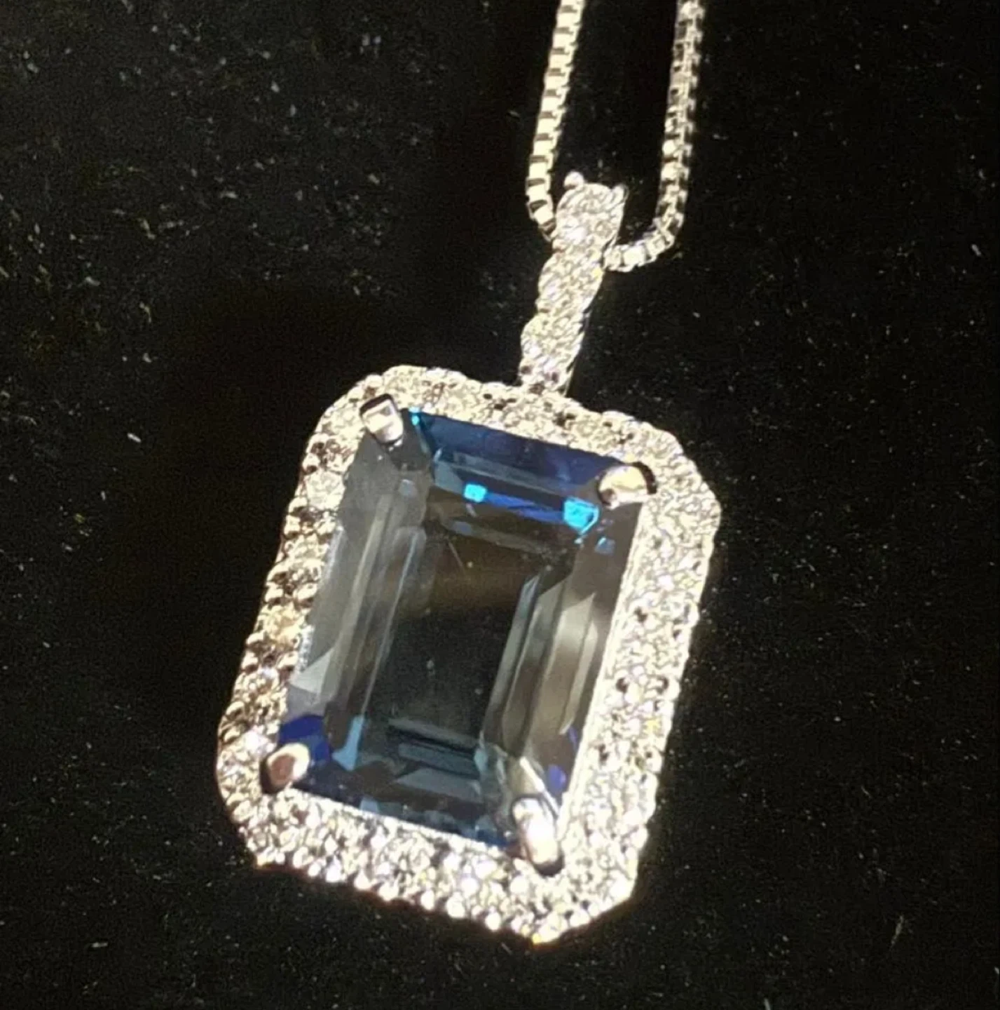 新品　ロンドンブルートパーズ　ネックレス　pt900 プラチナ　メレダイヤ　エメラルドカットの写真4枚目
