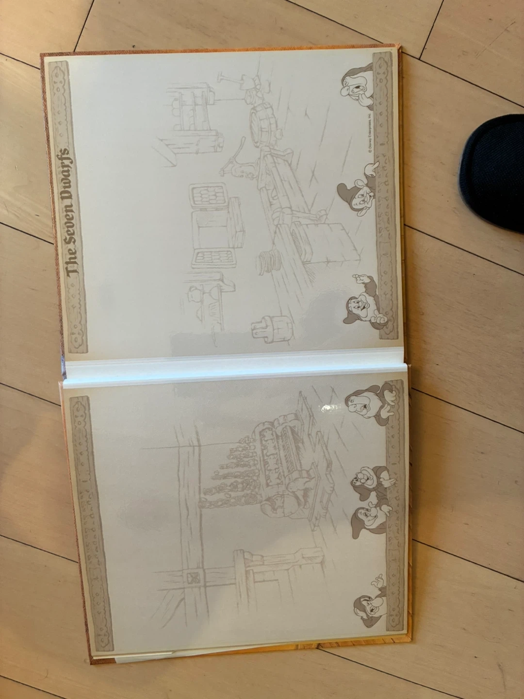 ディズニー写真アルバムThe Seven Dwarfsの写真2枚目