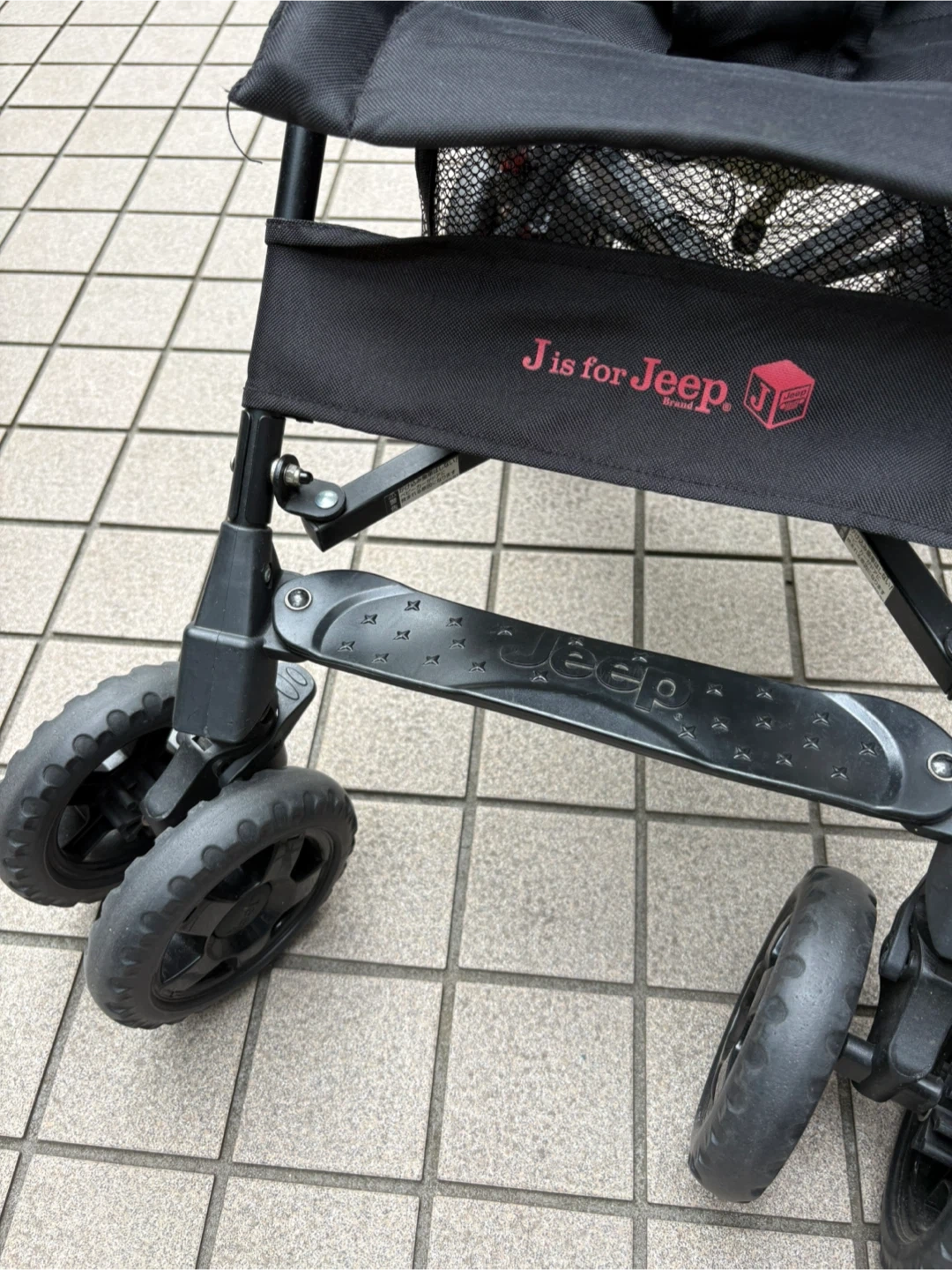 ジープ ベビーカー ブラック J is for Jeepの写真4枚目
