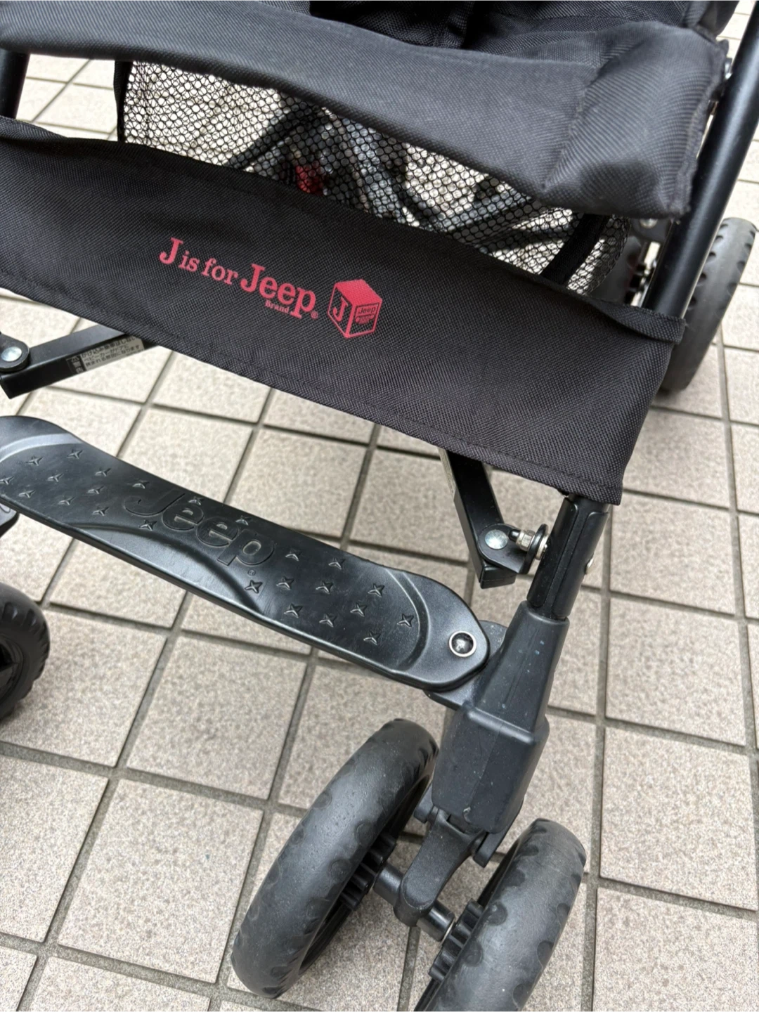 ジープ ベビーカー ブラック J is for Jeepの写真5枚目