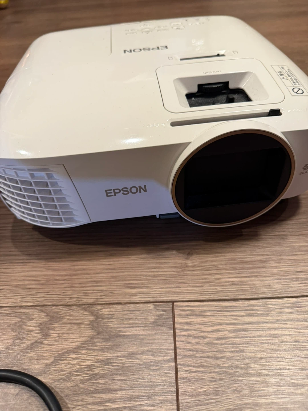 エプソン プロジェクター EH-TW5650の写真3枚目