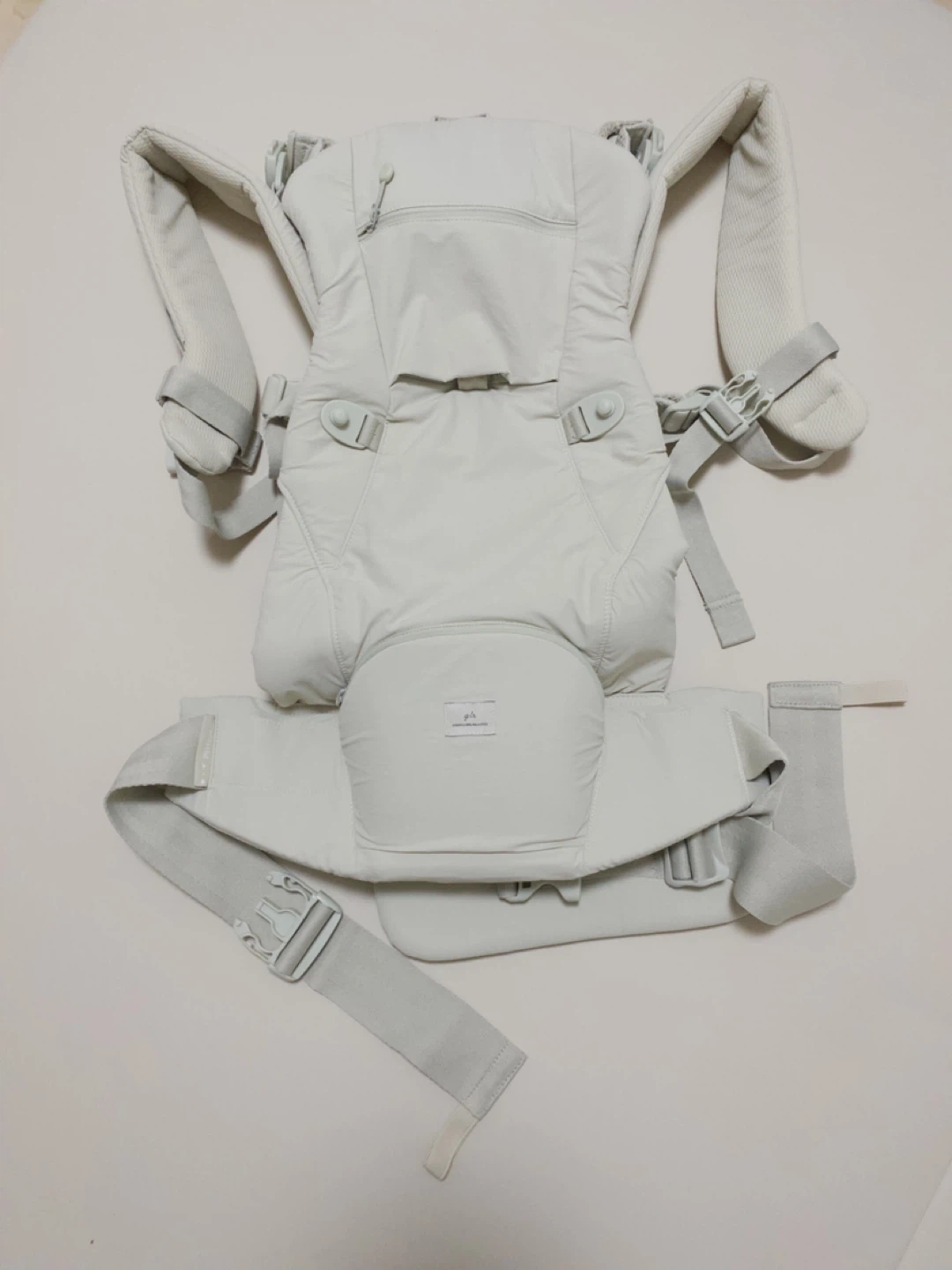 【値下げしました・美品】ピトレスク×グリーンレーベルコラボ 抱っこ紐 ベージュ 本体のみ