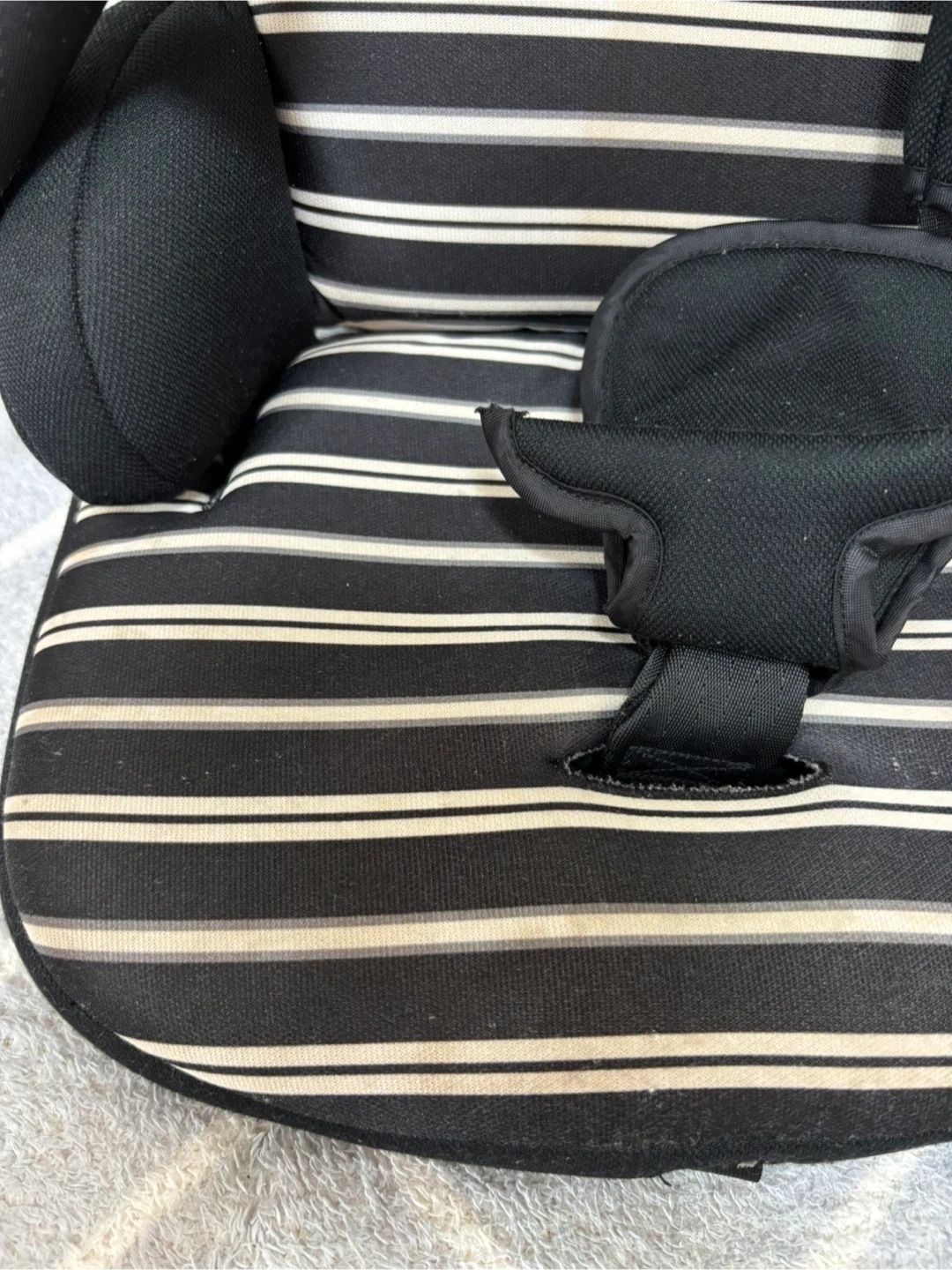 【最終値下げ】日本育児Travel Vest EC+ TV106 ジュニアシート チャイルドシート ブラック 9〜18kgの写真2枚目