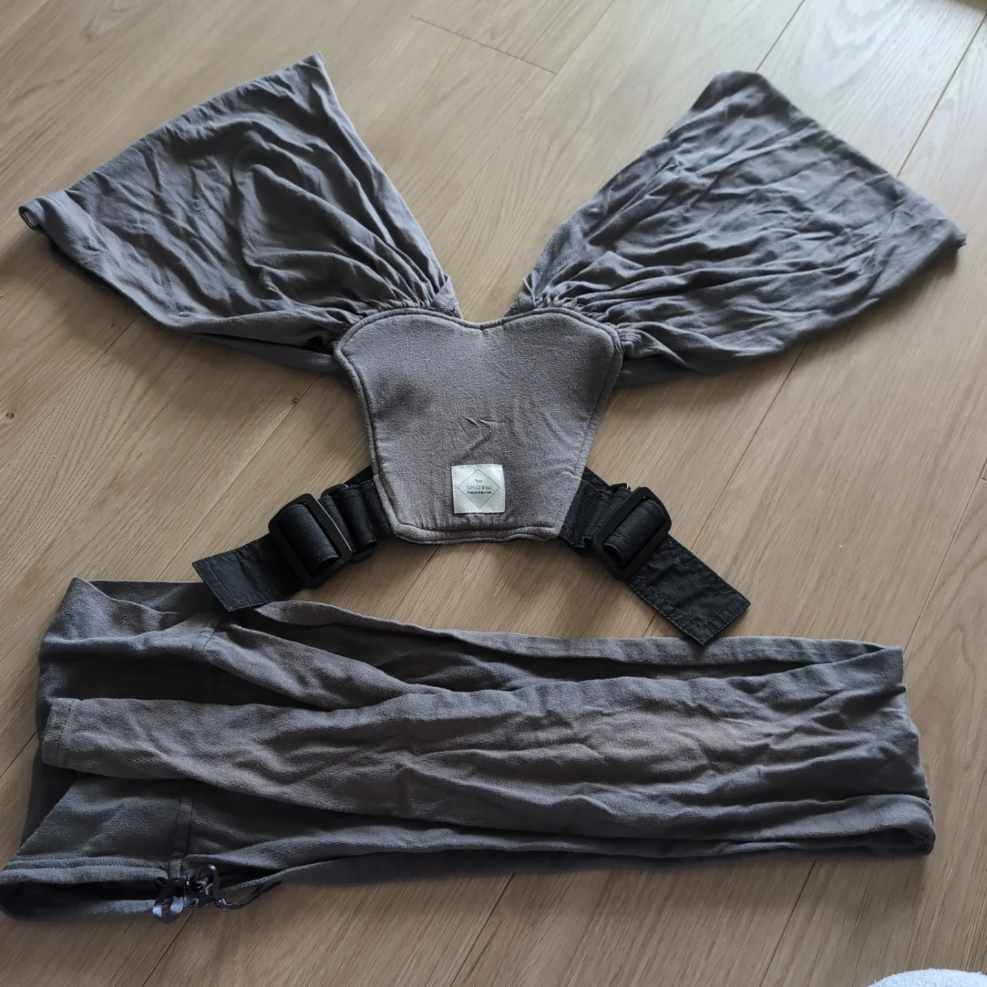 スモルビ 軽量すやすや抱っこ紐 グレーの写真2枚目