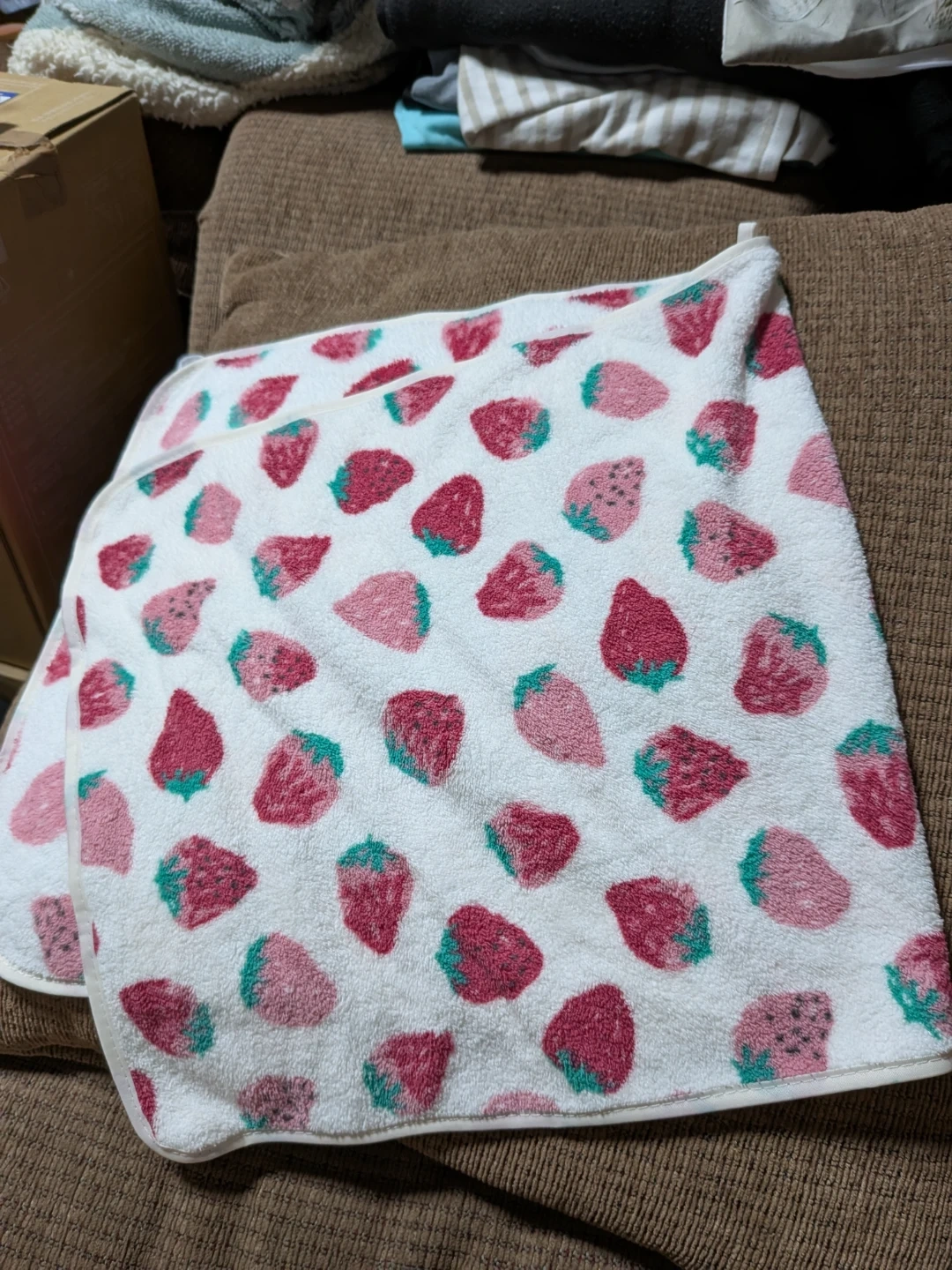 いちご柄 フェイスタオル 80x40cm