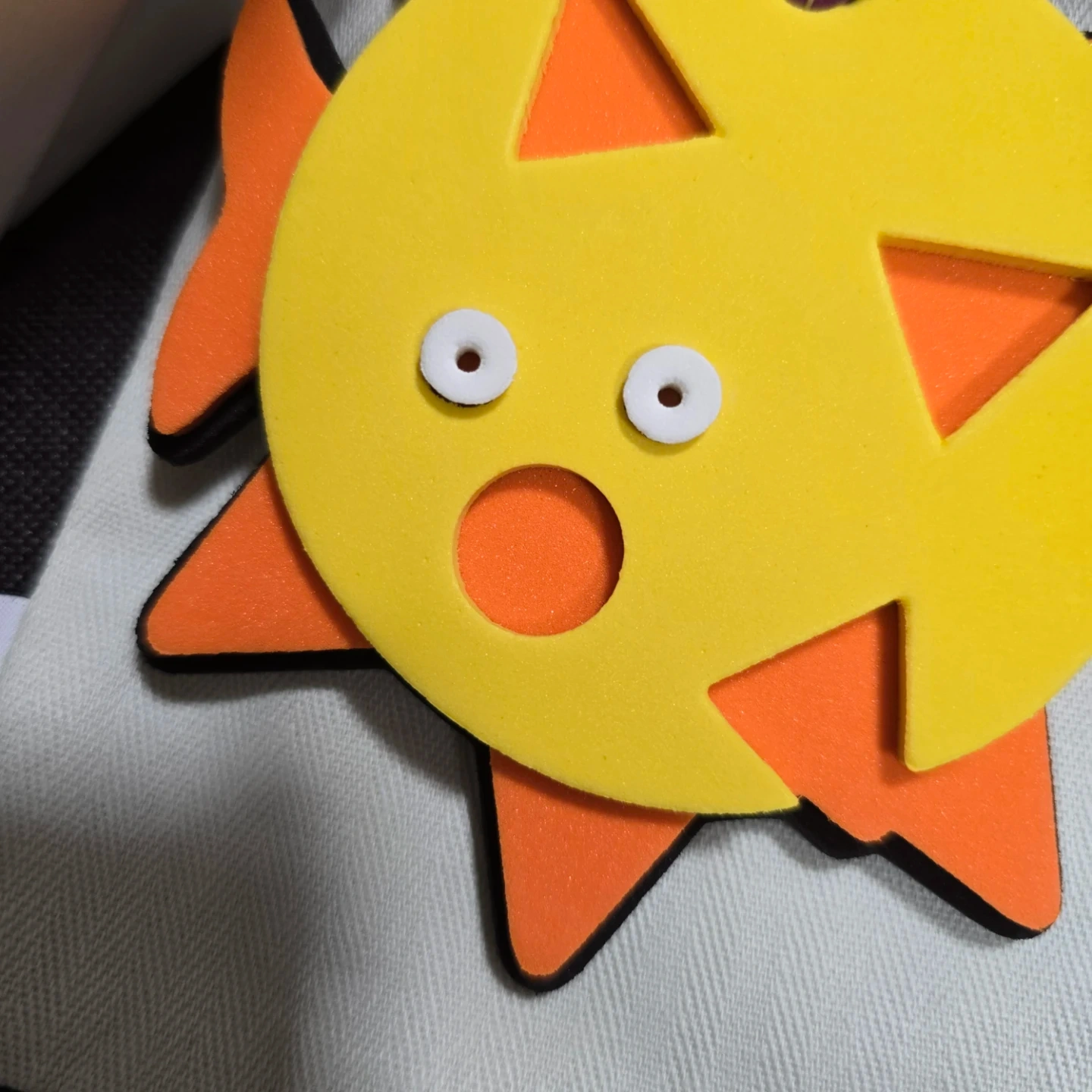 ロエベ チャーム パープル イエローの写真4枚目