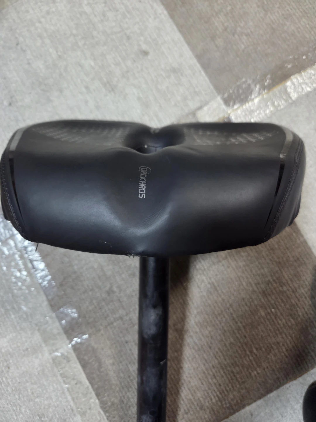 お尻型 サドル ブラックの写真2枚目