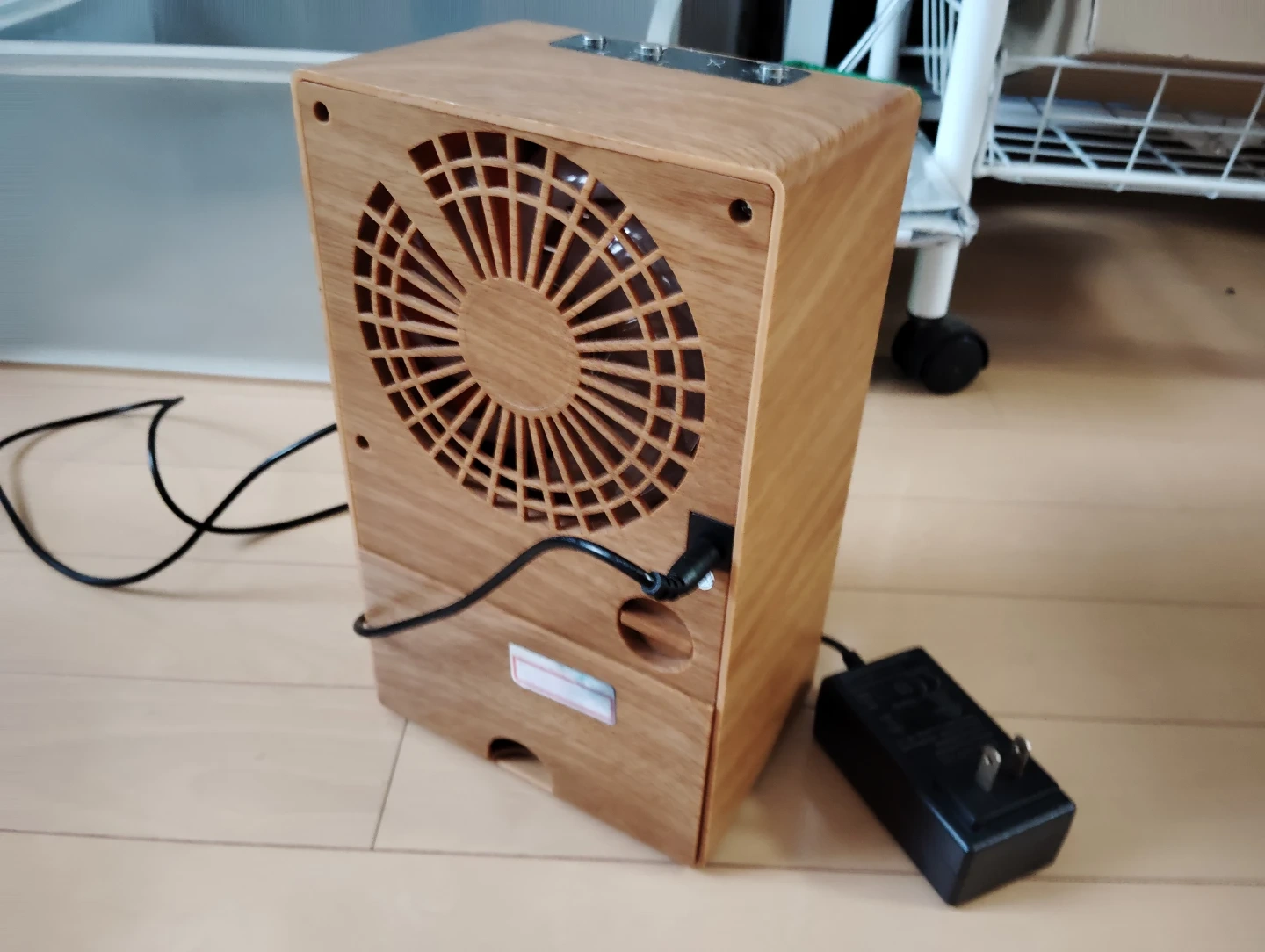 木目調 小型冷風機 氷を入れたら涼める