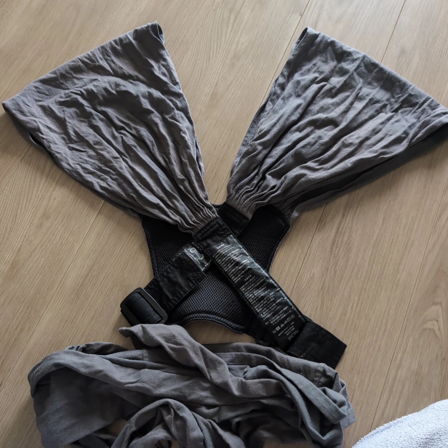 スモルビ 軽量すやすや抱っこ紐 グレーの写真4枚目