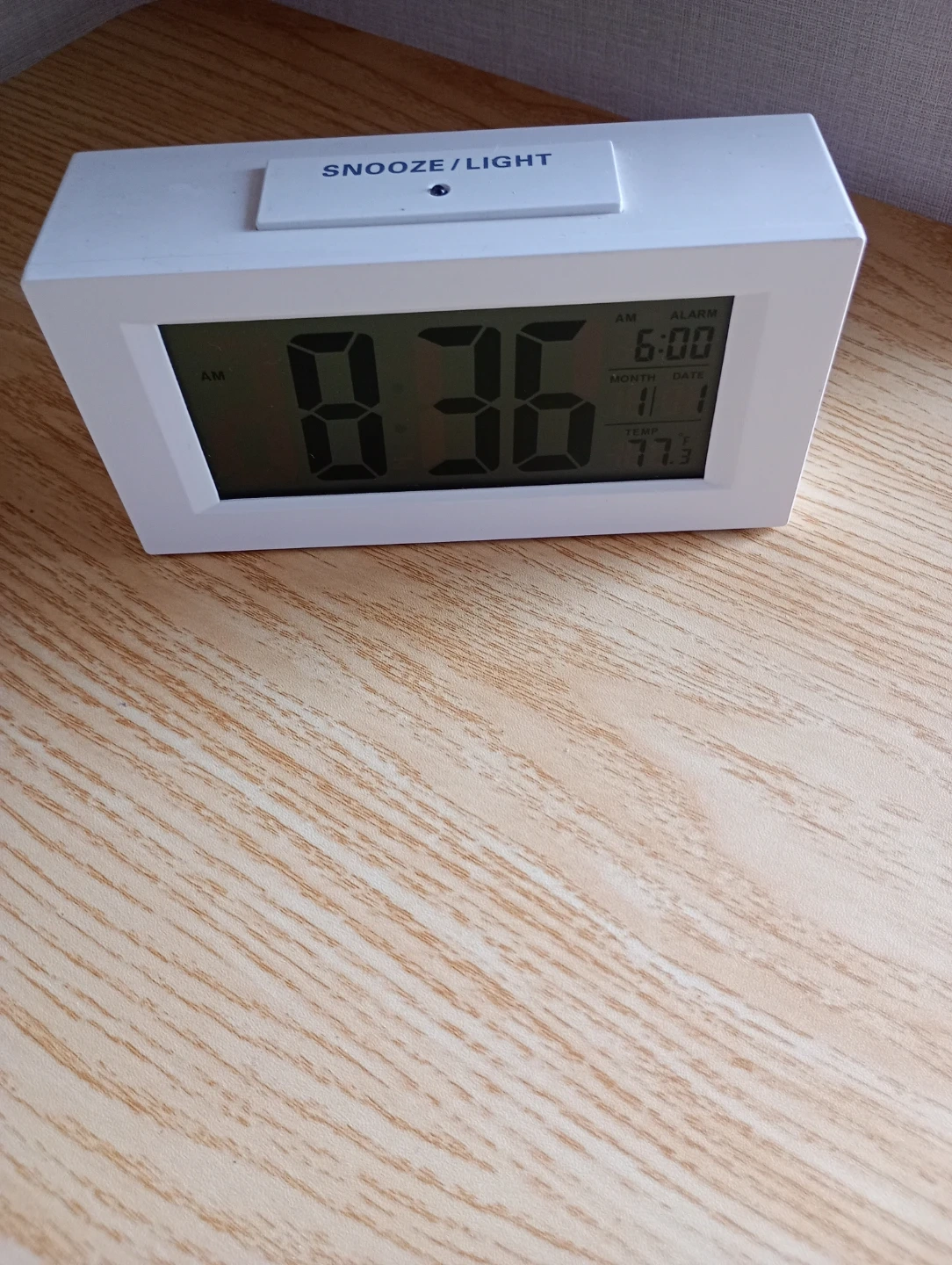 デジタル目覚まし時計 ホワイト