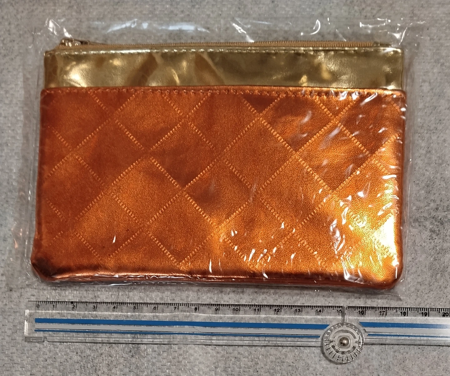 新品 メタリックキルティング ポーチ ゴールド オレンジ
