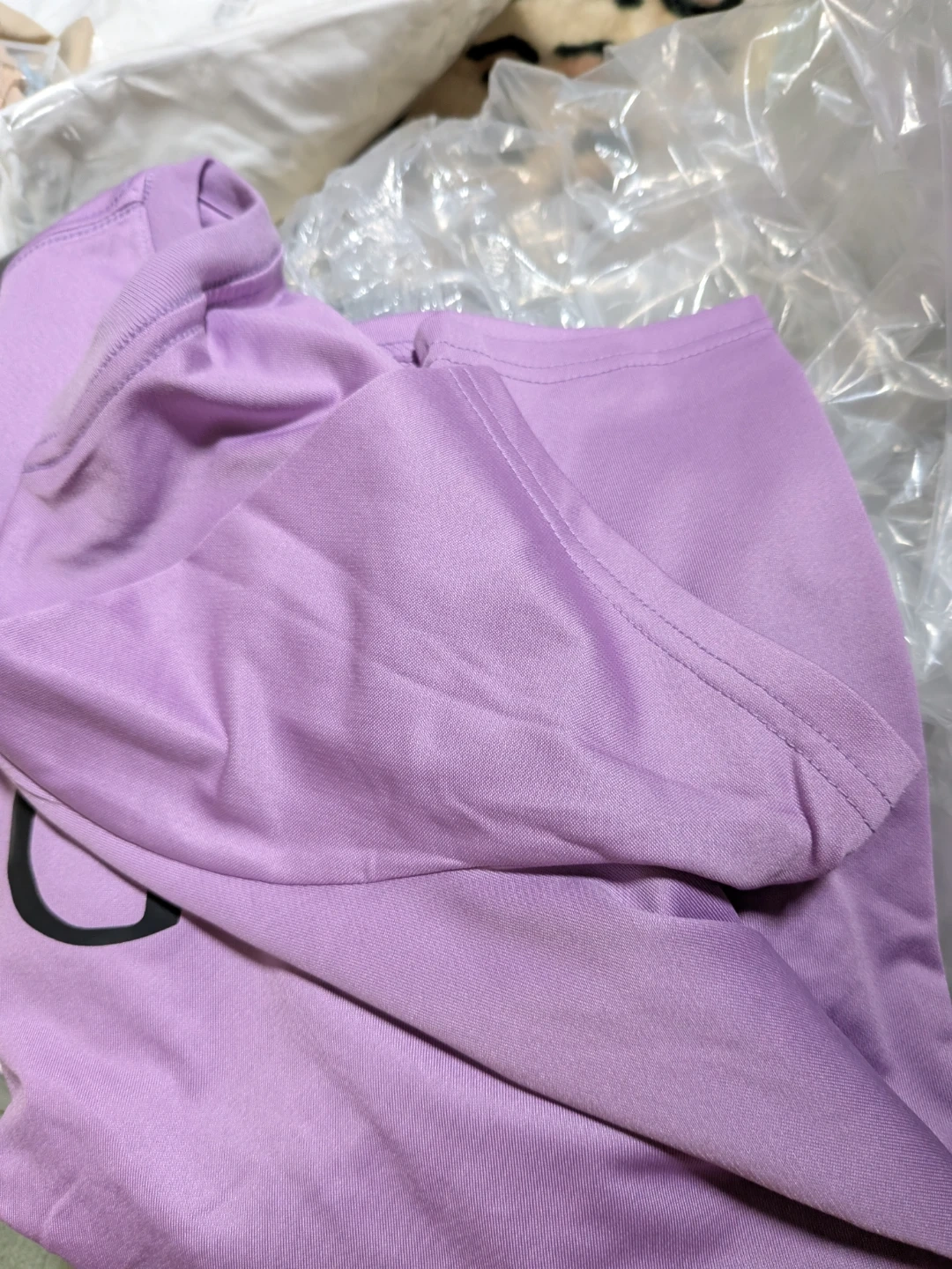 ゲス 半袖Tシャツ パープル Mサイズ パチ物 ノーブランドの写真3枚目