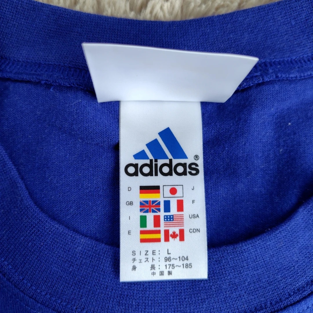 adidasサッカーユニフォームの写真2枚目