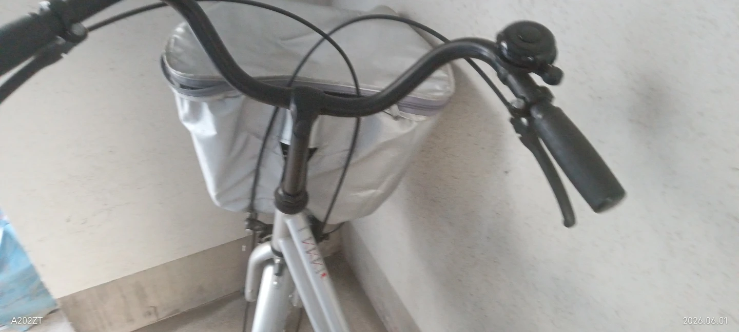 値引きしました…シティサイクル シルバー 前カゴ付きの写真4枚目