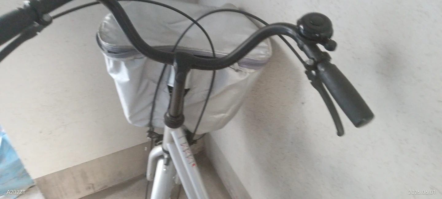 値引きしました…シティサイクル シルバー 前カゴ付きの写真4枚目