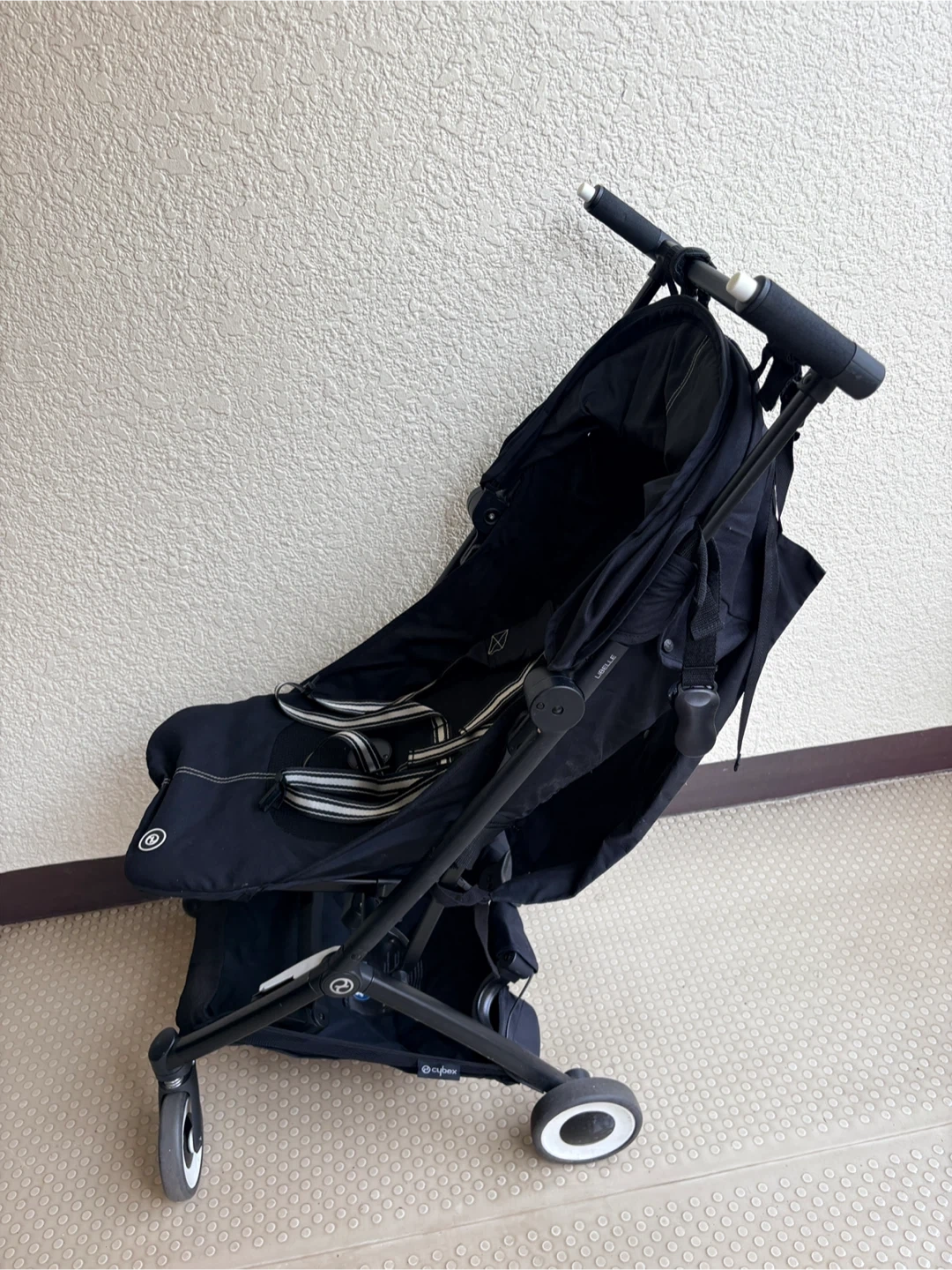 サイベックス リベル ベビーカー ブラックの写真3枚目