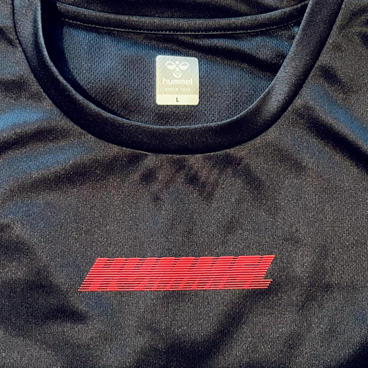【新品タグ付き】hummel ロゴTシャツ ネイビー Lの写真3枚目