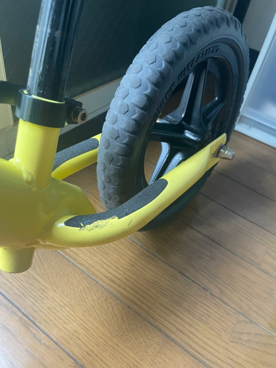 ストライダー イエロー バランスバイク 中古の写真2枚目