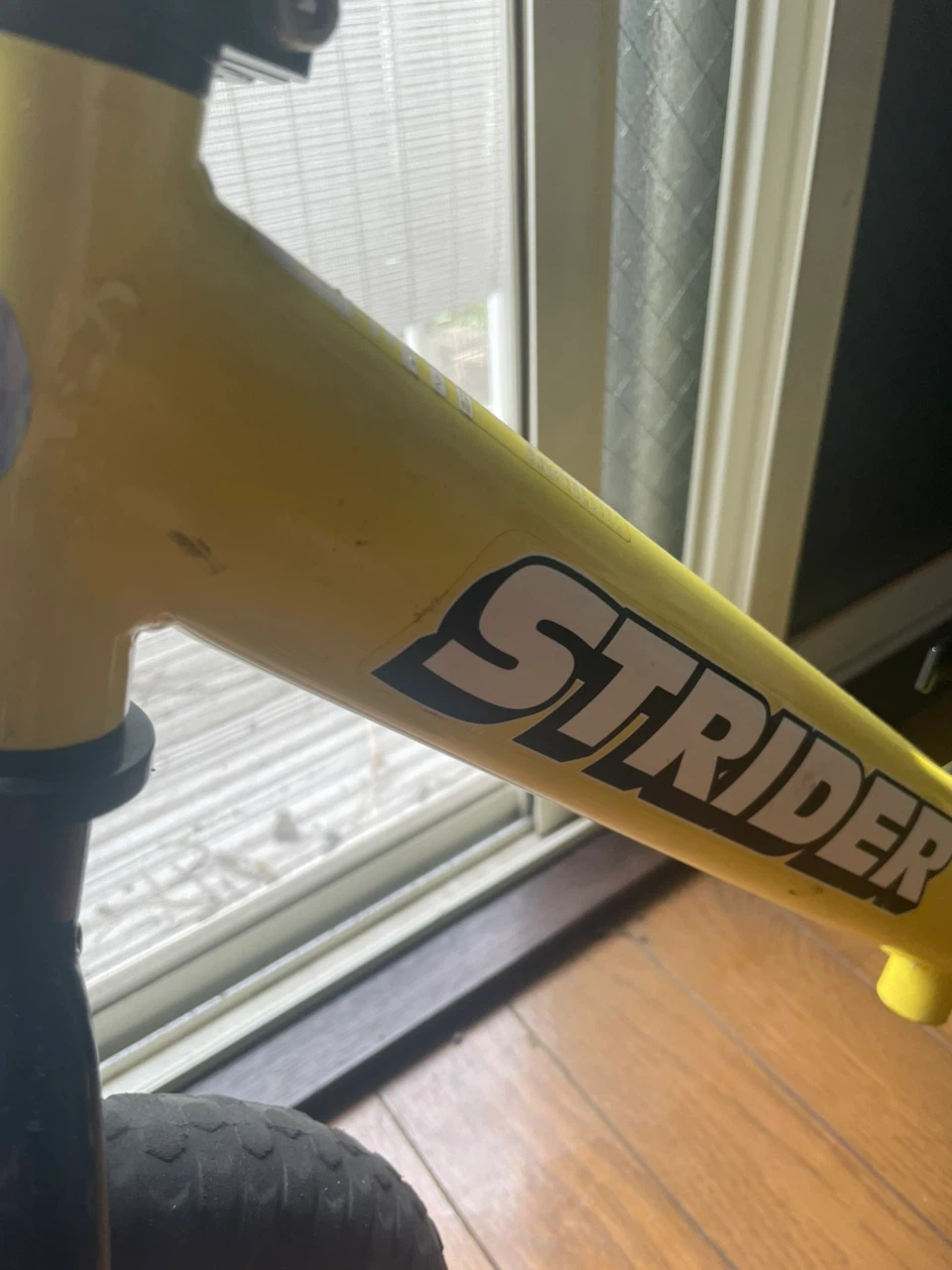 ストライダー　イエロー　バランスバイク　中古の写真3枚目